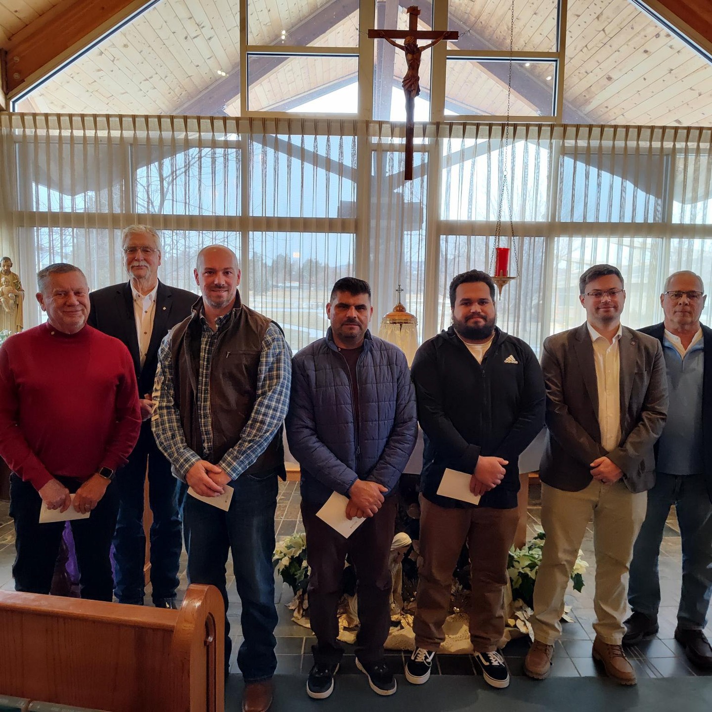 Welcome our new Knights from left to right:
Ric Tiplady (new member)
Tom Andrade (current Grand Knight)
Kyle Stec (new member)
Renee Lemus (new member)
Jose Serrano (new member)
Phil Narkiewicz-Jodko (new member)
George LeDoux (Trustee)