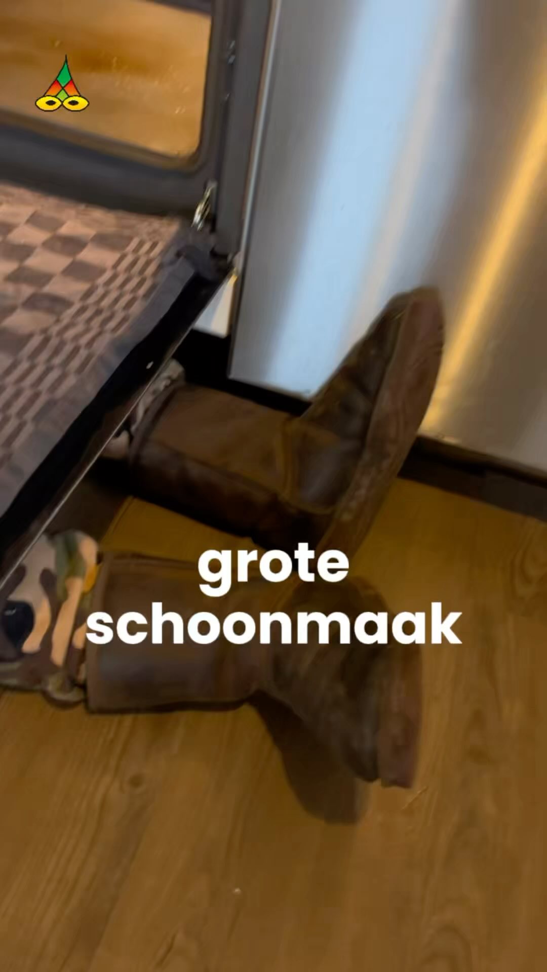 - Grote schoonmaak
Volg het @poeziejournaal - dichterlijke reportages met rechte rug en open hart.
✍️ Maurice Jonkers & 🎥 Hilma ten Boske
Wil jij ook een gedicht of optreden?
Stuur een DM of kijk via de link in bio.
#schoonmaken #staalborstel #huishouden #doehetzelf #SteelyDan