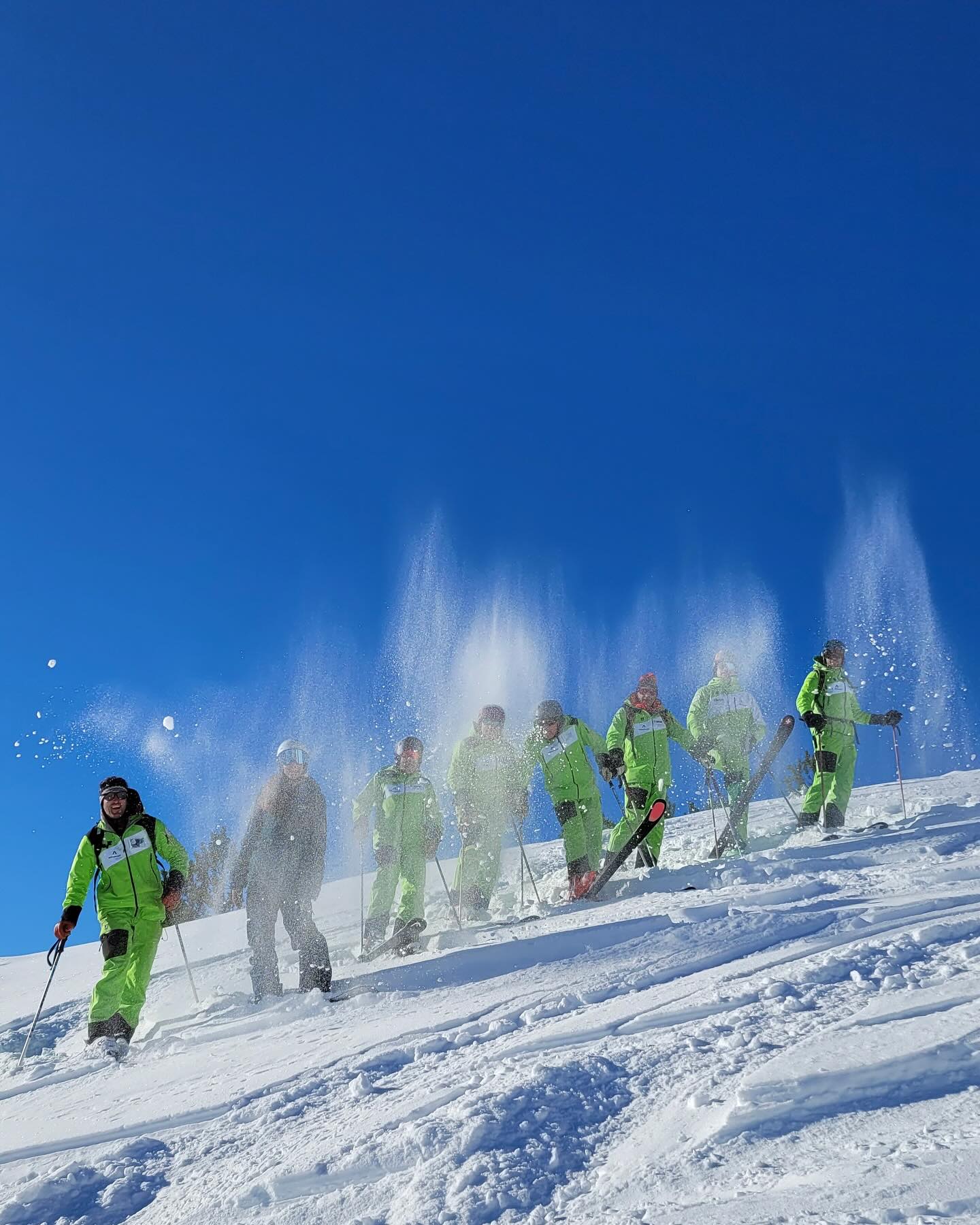 There is a lot of Snow on the way, but we also enjoyed the sunny days at Arlberg at the beginning of this season!
#skiarlberg #arlberg #stantonamarlberg #lechzuers #arlbergclassic