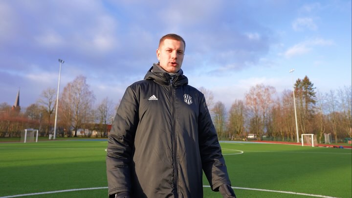 Tuvojoties svētku laikam, Futbola Klubs VALOR apciemoja Valsts sociālās aprūpes centra “Zemgale” Ropažu filiāli.
Mēs, Futbola Klubs VALOR, esam pateicīgi par iespēju dalīties svētku priekā ar Valsts sociālās aprūpes centra “Zemgale” Ropažu filiāles iemītniekiem. Šī bija diena, pilna smaidu, siltu sarunu un sirsnības. Kopīgi pavadījām laiku, piedāvājām aktivitātes un radījām īpašus mirkļus, kas iedvesmoja gan mūs, gan apciemotos.
Mūsu kluba misija ir ne tikai spēlēt futbolu, bet arī būt par atbalsta plecu sabiedrībai, īpaši svētku laikā, kad kopības sajūta ir vissvarīgākā.
Noskaties video, lai redzētu, kā kopā radījām neaizmirstamas atmiņas. 🤍
Laimīgu svētku laiku visiem! 🎄✨