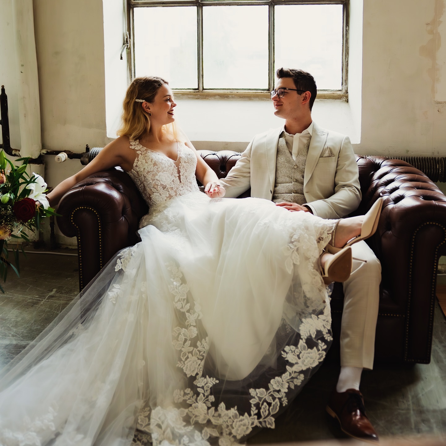 Liebe die beiden 😍 Danke nochmal für das tolle Shooting @vanessaa.teriiele @aswintr #shooting #love #bride #groom #brautpaarshooting