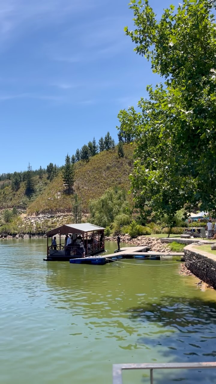 Set sail on the Elgin River🛶
Enjoy a barge trip filled with good people, music, and drinks🍻
Book your stay on the river - link in bio🔗
#ElginRiverLodge #Weekend #Getaway