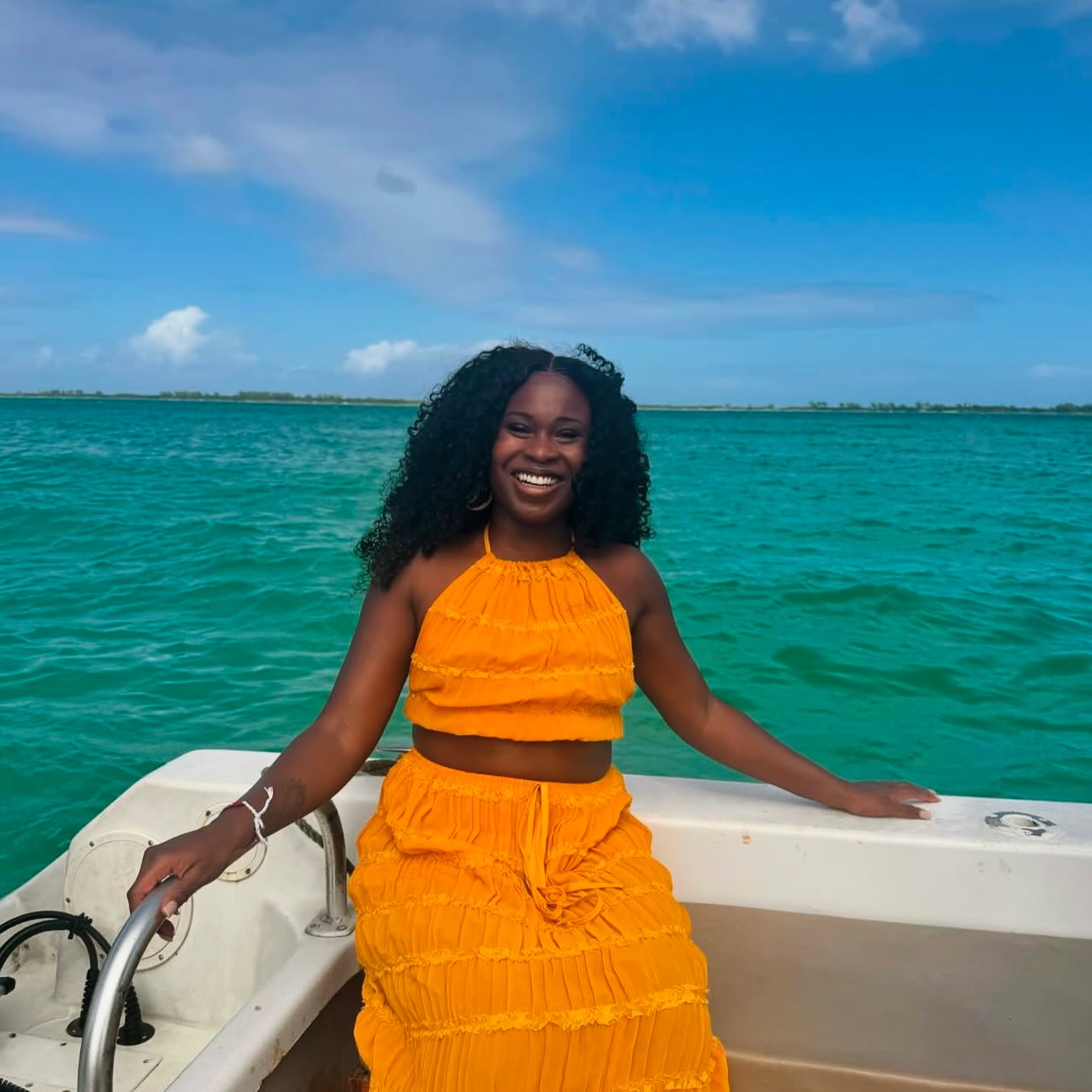Our curls are enchanting as the waves of the sea 🌊🧡.
The best exclusive hair for your vacay! She wears our 300gr 5x5 HD pixie wig.
Shop yours now! www.laceaddicted.com or click the 🔗 in our bio 💞
#curlyhair #curlywig #explore #vacationhairstyles #laceaddicted