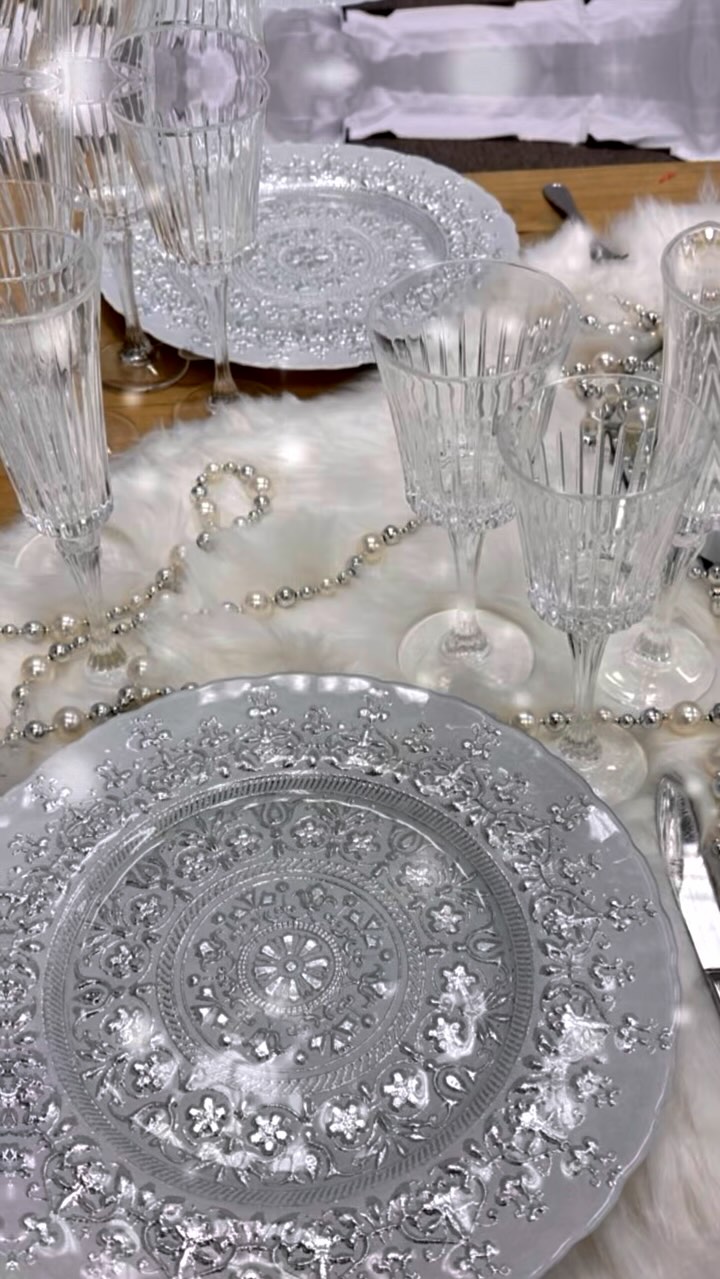 Feeling especially festive this holiday season! Check out some of this year’s stunning event setups for a little festive inspo. 🎄🎅🏼 Don’t forget, tomorrow (12/20) is the LAST day to get your holiday orders in! 🎁
#lastcall #holidayevents #christmasdecor #holidayparty