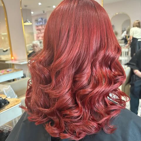 Nevada created this full head colour refresh and cut with style. Beautiful and vibrant for the festive season ❤️