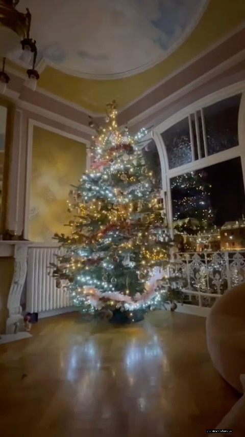 ⏬ UK version in the first comment 💬
🎄✨ Joyeux Noël à tous ! ✨🎄
En cette période magique, les maisons du réseau Guest & House illuminent vos écrans avec leurs sapins uniques, tous décorés avec passion et authenticité.
💫 Nous vous souhaitons des fêtes remplies de joie, de convivialité et de précieux moments partagés. 🏡❤️
Un grand merci à vous, nos abonnés et voyageurs, pour votre soutien tout au long de l’année. Vous êtes au cœur de cette belle aventure. 🌟
🎅 Et vous, à quoi ressemble votre sapin cette année ?
Partagez-le avec nous en commentaire ! 🎁
——————
Guest & House : un réseau de maisons d’hôtes où passion et authenticité se rencontrent pour vous offrir des séjours inoubliables.
#chambresdhotesfrance #chambresdhôtesdecharme #maisondhotesdecharme #chambredhotes #maisondhote #maisondhotesdecharme #maisondhotedecharme #commealamaison #guestandhouse #bedandbreakfasteurope #bedandbreakfastlife #bedandbreakfastfrance #bedandbreakfatscharme