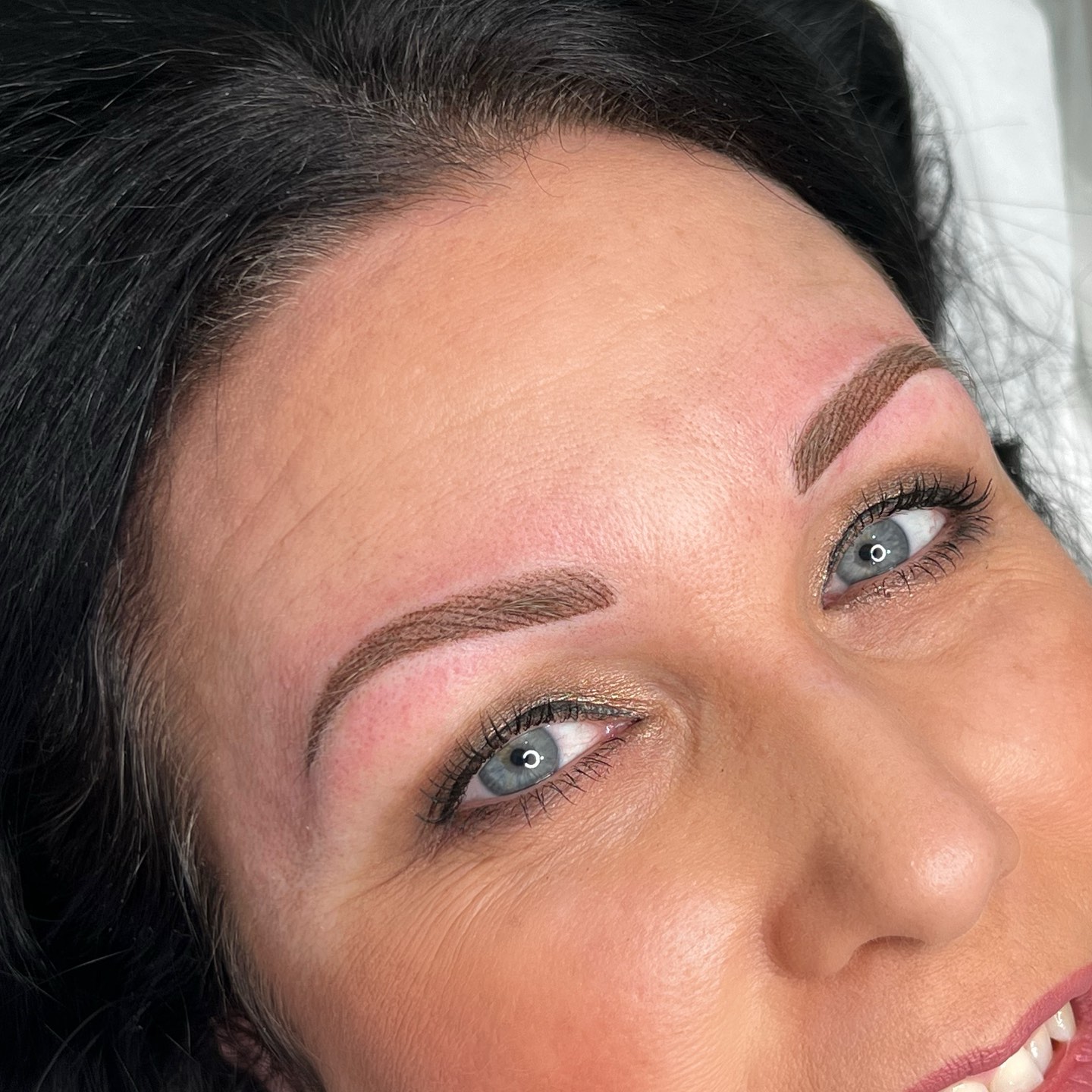 BROWS 🫶🏻 complete shape change for this beautiful lady. Amazing what can be done in a couple of hours. Love that I get to do this for a living ♥️