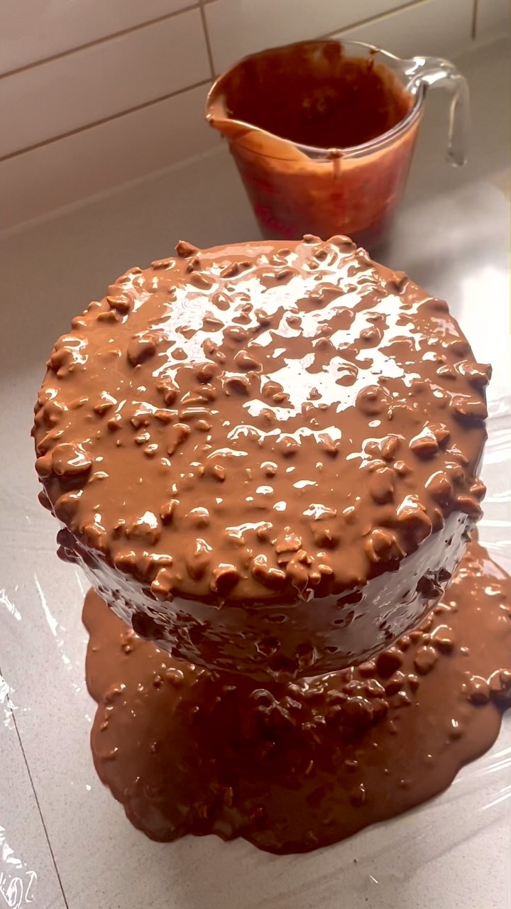 She’s hard to resist. She’s ferrero-cious. She’s the Ferrero Rochelle. Order yours now on www.prettylittlelayerstoronto.ca (link in bio)