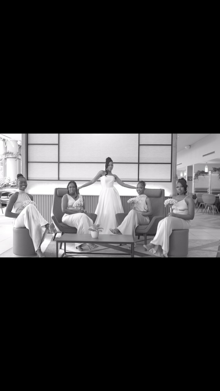 Noir 😍….theres something about B&W wedding photos and I think the same can be said about wedding films.
It was lovely to work with the legendary @kevinobosi 📸 again.
Loved working with these amazing ladies @sistersinbeauty