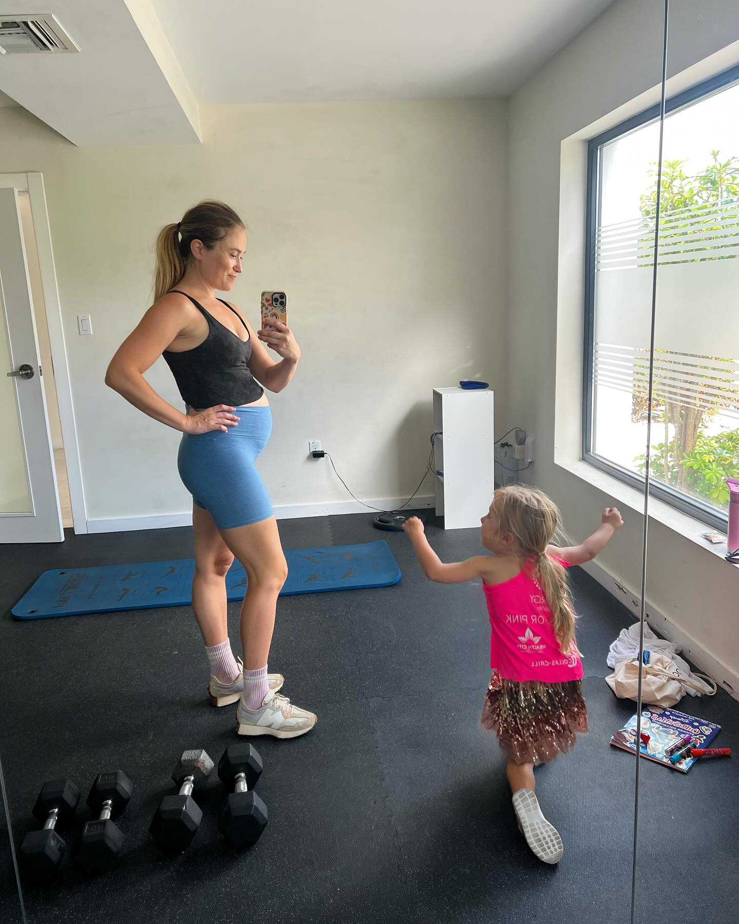 December in Cayman so far! Magical time to be on this special island 🎄✨
🏋🏼♀️ 1-3 Workout buddies
🎄 4-5 Christmas trees
🐻 6 Beach bear
7 School making Christmas magical
🌅 8-9 Christmas golden hour