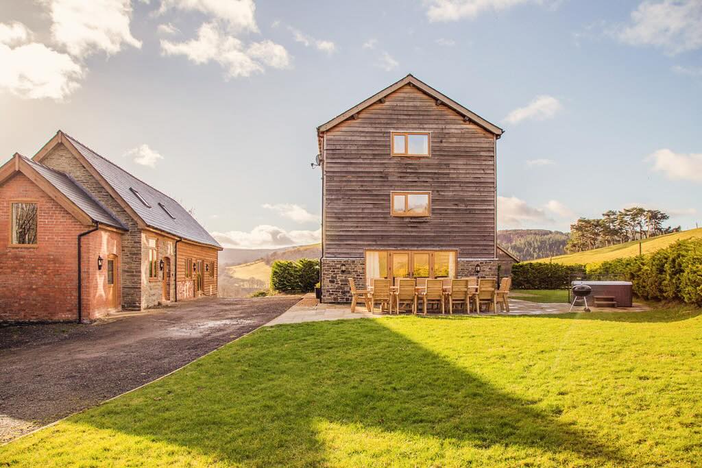 💫 Wishing all our past, present and future guests a happy and healthy New Year.
Here’s to a New Year with New Adventures 🥂
#newyear #newadventures #happynewyear #2025 #holiday #holidaycottage #partyhouse