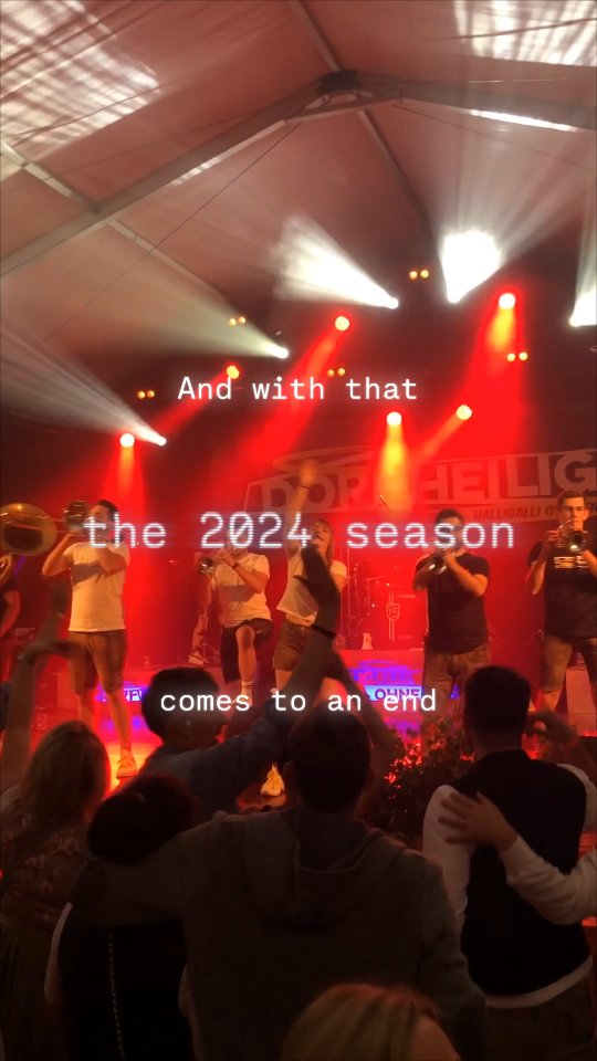 2024 - Was ein für ein Jahr, Leute 😍💛
Ob Festzelt, Hallen oder Open Air - ihr habt die Hütten mit uns abgerissen. 🎶🎉 Ein fettes Dankeschön an alle, die 2024 mit uns zu einem unvergesslichen Jahr gemacht haben! 💛
Jetzt heißt es: 2025 wir kommen! 🚀 Noch lauter, noch wilder, noch mehr HALLIGALLI OHNE ENDE 🔥
Los geht's am 18. Januar bei der Faschingsparty in Breitenbrunn @fg_breitenbrunn 🥳
#dorfheilige #halligalliohneende #2024 #2025 #recap