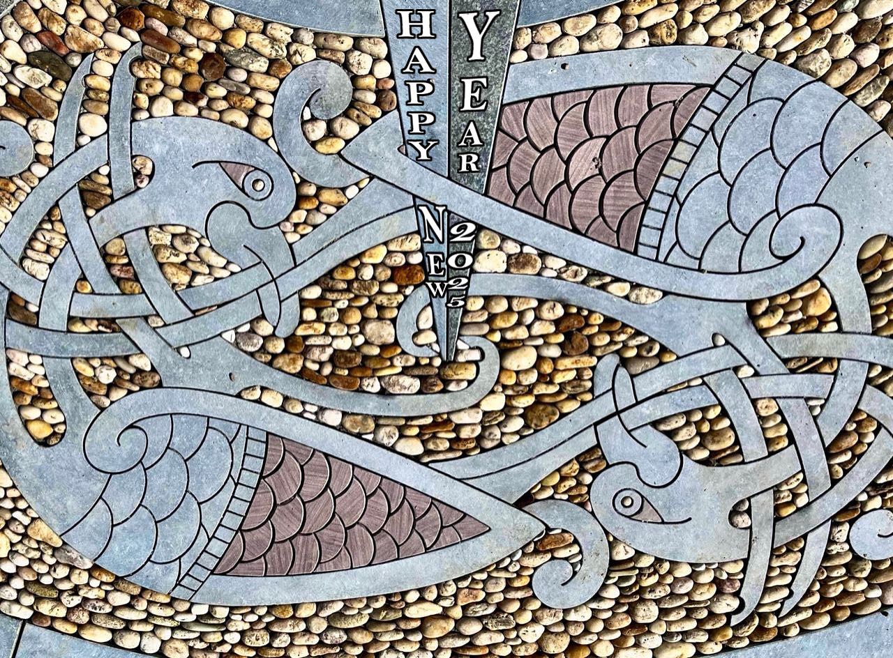 “I like the dreams of the future better than the history of the past.” THOMAS JEFFERSON
Wishing everyone a happy and healthy new year ahead. Its sometimes hard to feel cheerful when we see so much pain and hardship in the world. But i am grateful for FAMILY, FRIENDS and CREATIVITY and i am dreaming of a happier, healthier and safer world for all ❤️