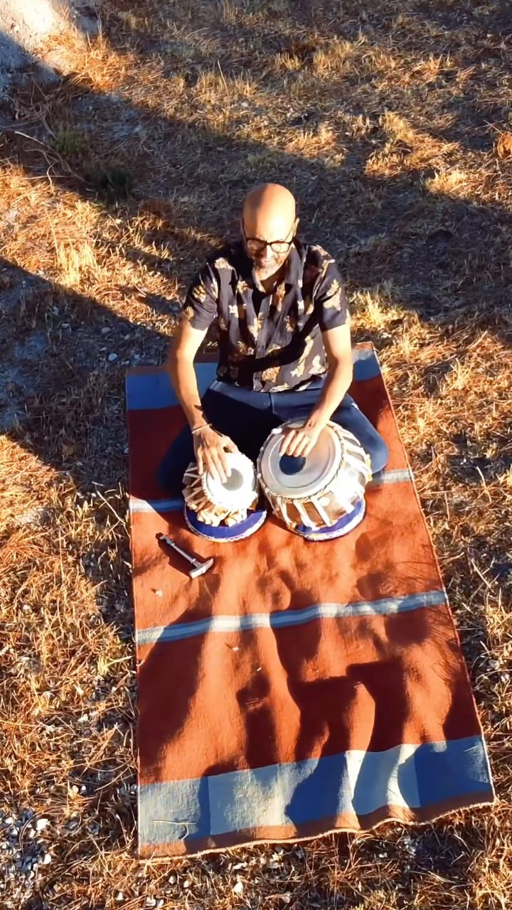 Grateful for the love that comes through tabla ❤️
Ustad Zakir Hussain, we honor the love you showered on us. Thank you for showing us how to play with pure joy and love.
Video captured by @ameet3000 @tablapusher
Special thanks to @frankycarrillojr and the ranch.