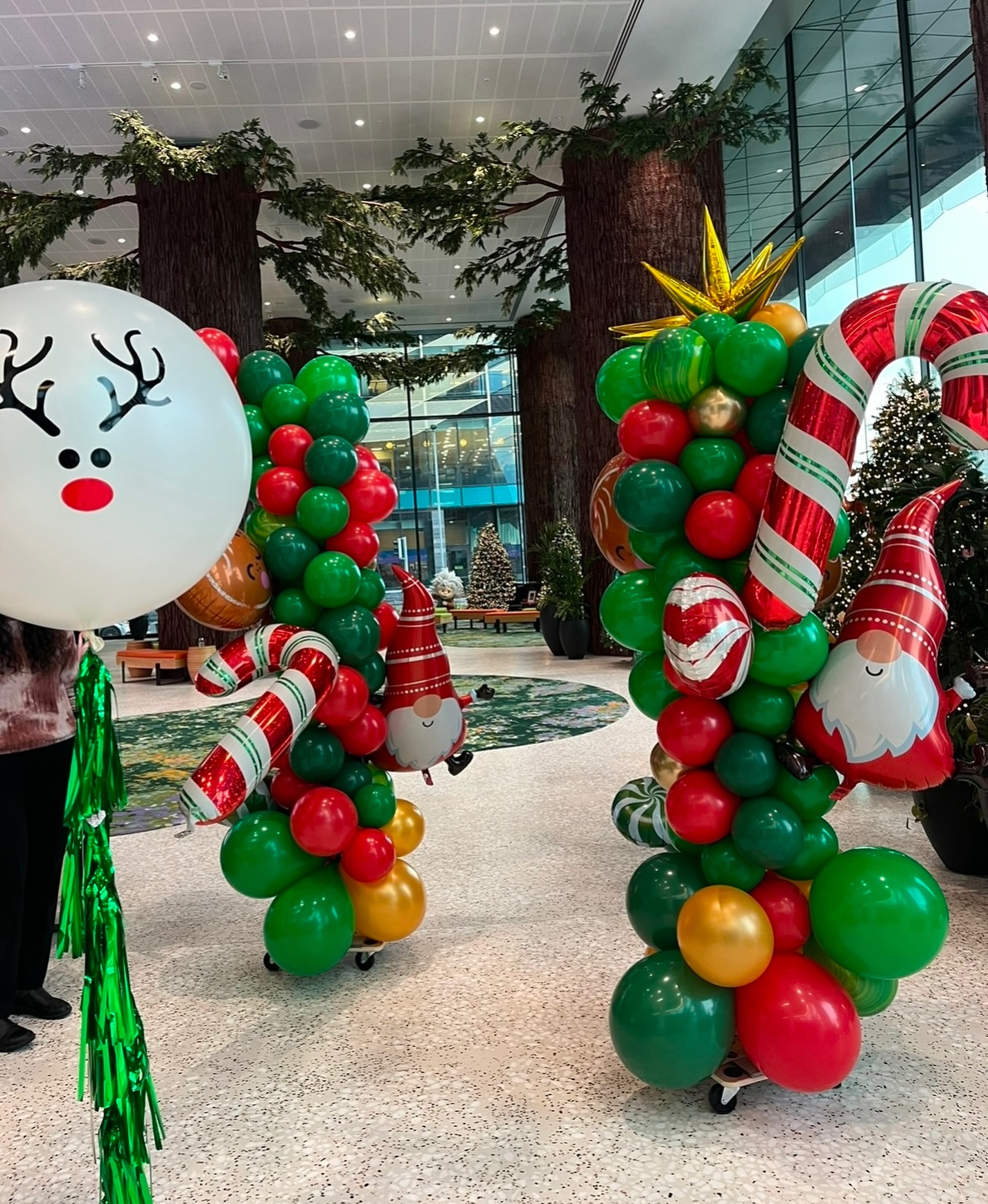 Happy Christmas from @bespokeballoons.ie 🎄