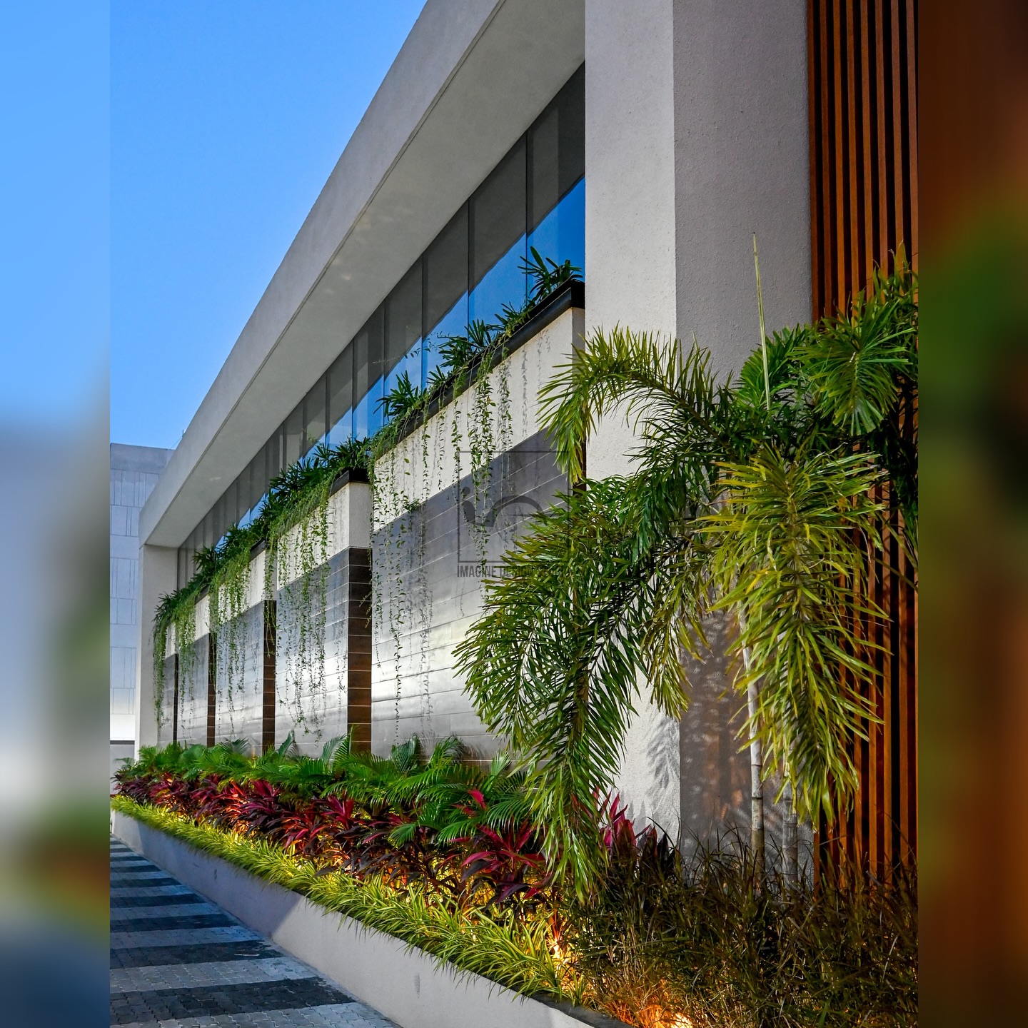 This corporate office designed for @ganitstarengineering located at Sinhasa, Indore is spread over an area of 4000 square.ft.
.
.
The facade follows a minimalist theme, with lighting being the primary design element. The carefully planned lighting not only enhances the building’s visual appeal but also highlights the core function of the office — a place dedicated to innovation and design in the lighting industry.
.
.
Designed @imagine_design_studios @architect.ankitmittal @id.parakhgupta
For @amitgoyal4367 @gunjeet17vinny @badjatyanimit
Captured by - @imagix_studi0
.
.
#interiordesign #indorearchitects #architecture #interiorstyling #interiordesigner #luxuryinteriors #corporatelife #corporatedesign #corporateoffice #corporateofficedesign #corporateofficeinteriors #corporateofficespace #officedesign #officeinteriors #officeinteriordesign #instadaily #trendingreels #explorepage✨