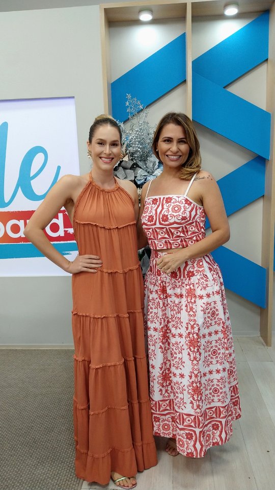 É com o coração muito gratoo , que deixo esse trecho da minha participação no programa #tardenaband com a @flaviasobralof 💕
Essa é a prova de que Deus realiza sonhos , e sonhos que muitas vezes nem colocamos no papel !
Obrigada @flaviasobralof e @simonelizandra pela oportunidade 💕🙏🏼
" E ele , toda honra e toda glória " 🙌🏼✨
