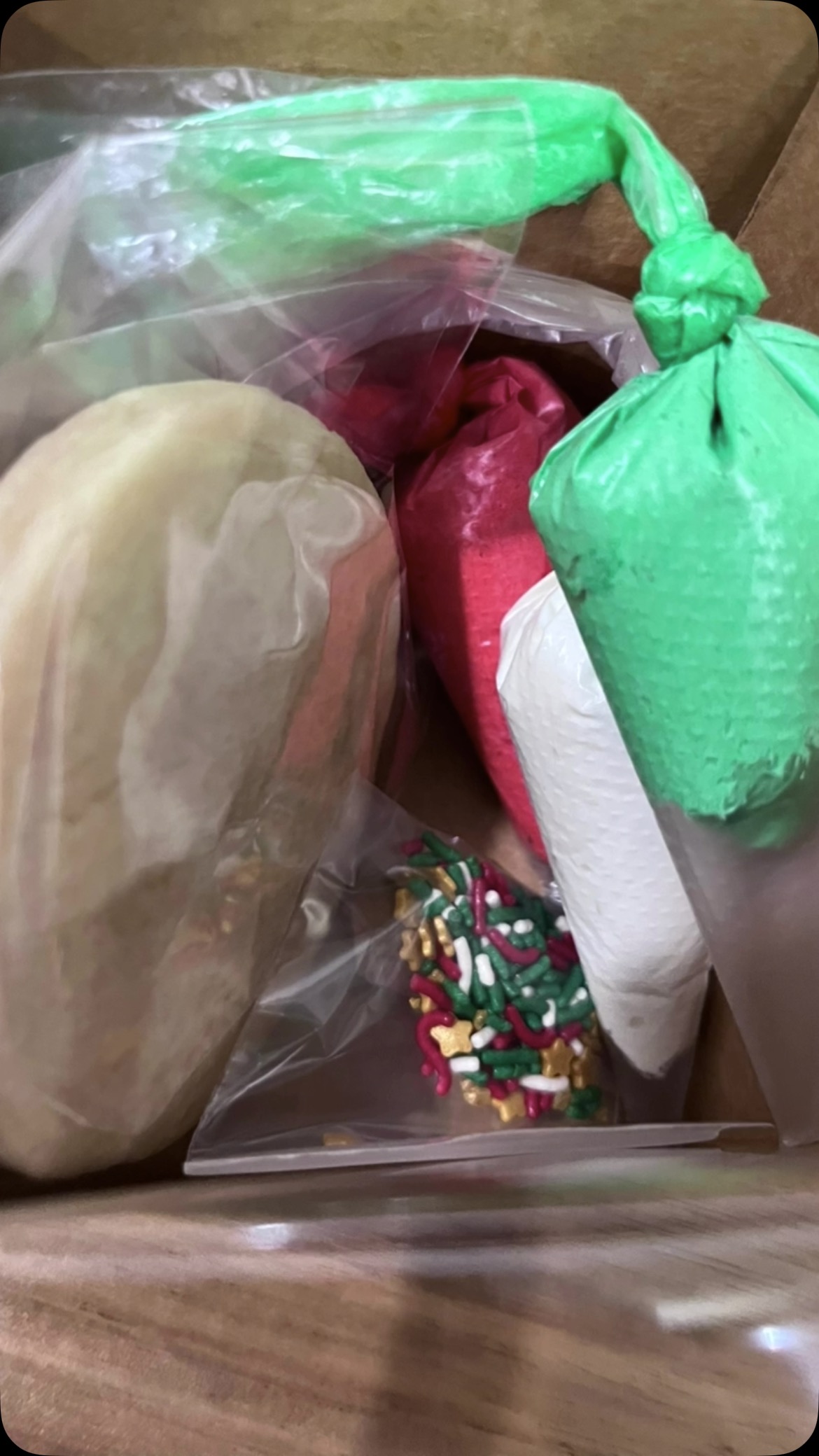 Individual Christmas cookie kits for a classroom party! 🎄🎅🏻 #cookiekits #christmascookies #grannysgoodiesbakery