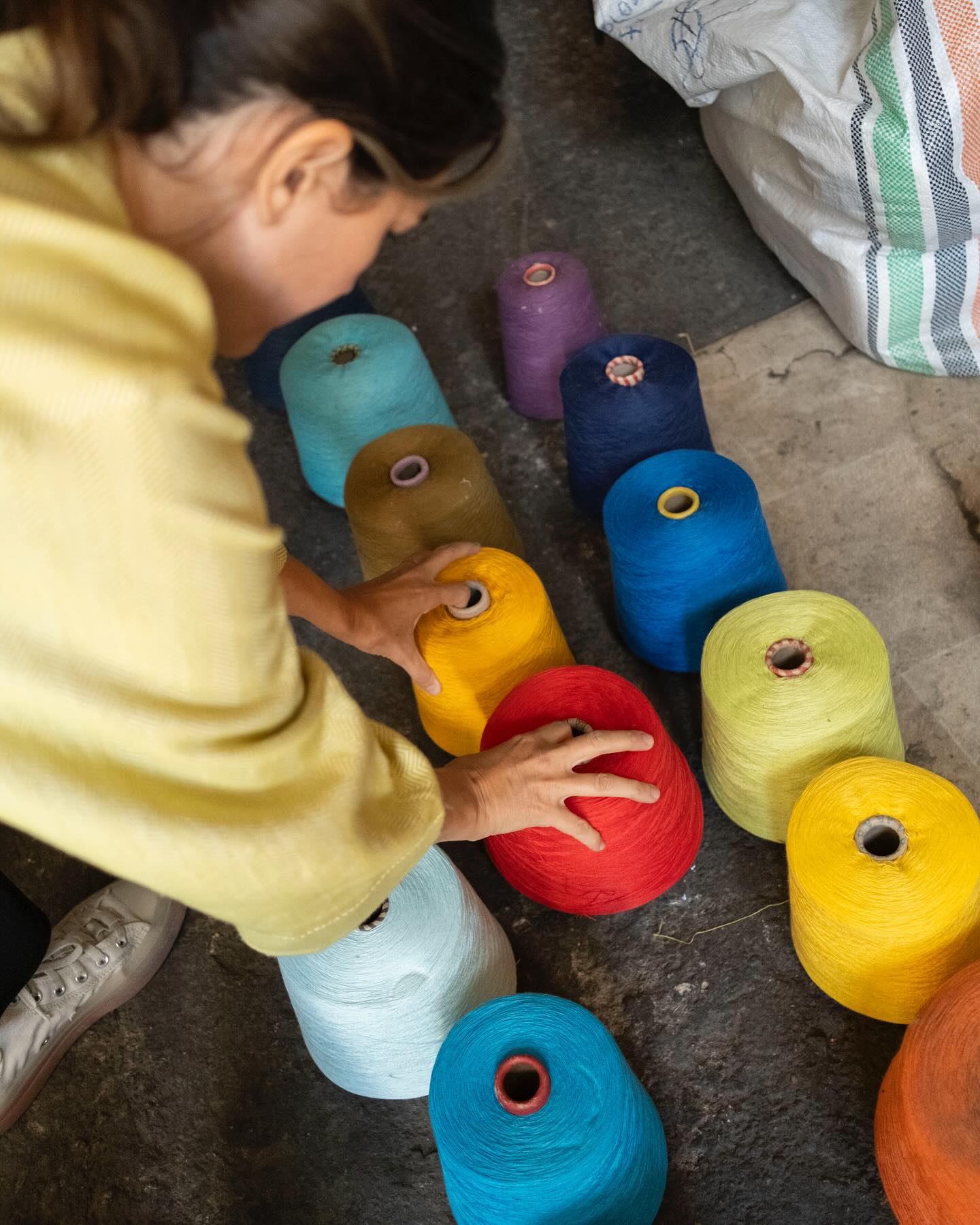 Learning and creating side by side with our master artisans. New colorful weaves are on their way! 🪡🧶
Together with our producer, Master Ahmet in Buldan, we’ve finalized decisions on new colors and started production. 🌿
New season will be full of new colors, stay tuned! 🌈
#handcraftedwithcare #madeinturkey #buylesschoosewell #shopsmall