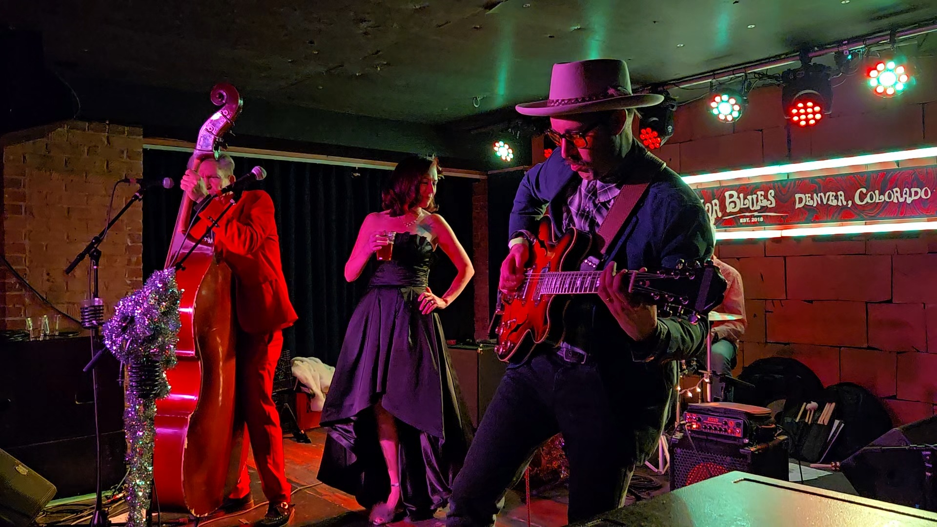 a bit of twang for the gang! cuttin' loose on "Ain't About Whiskey" by @jeromedonnie
.
..
...
#twanggang #twangster #twangtime #blackbuzzarddenver #elitistcasino #honkytonkchristmas #anejo #denvercountrymusic