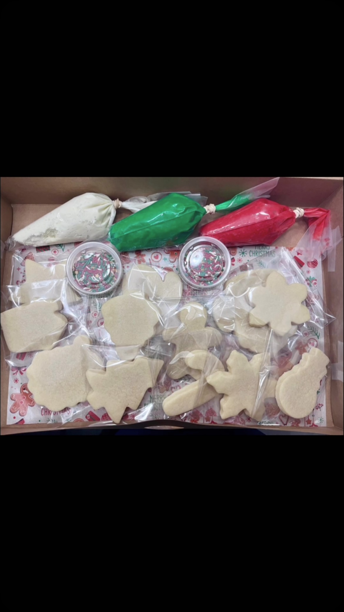 Christmas cookie kits! If you ordered then I’m sorry for my mess up 🤦🏼♀️ I advertised there would be 8 cookies but there are actually 12 in each kit! Enjoy and Merry Christmas! 🎄🎅🏻 ⛄️ #christmascookies #cookiekits #grannysgoodiesbakery