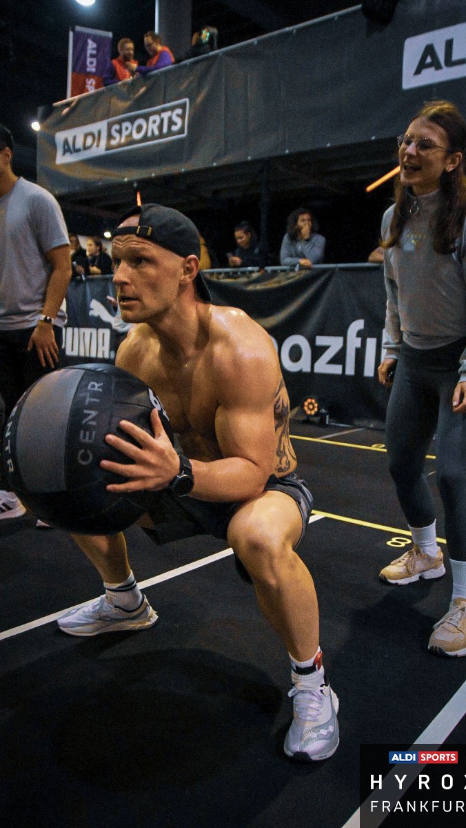 First time Hyrox done ✅
Definitely not the last one.. now I’m hungry for more!!
Have learned my few mistakes which cost me few min, like extra round of running, extra wall balls, faster farmers.. and just be Faster..
Good experience and a lot of fun! 🤩
So lets go baby🚀😃
Next stop 🔜 Paris 🇫🇷
#hyrox #frankfurt #fitness #race #competition #workout #fit #next #stop #france #motivation #sport #athlete