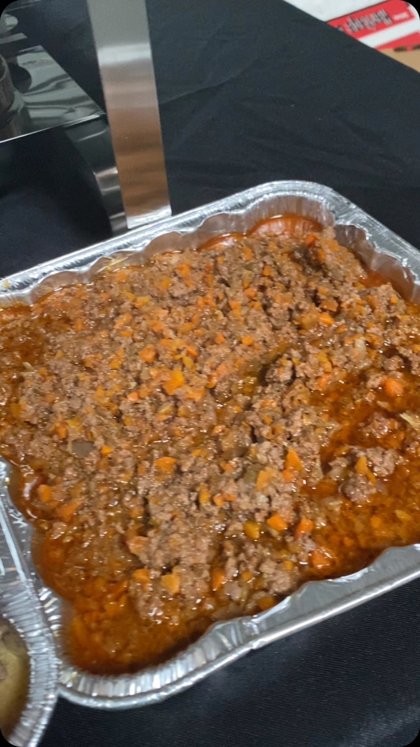 Family tray 🤩
Book us your next event or family gathering
#orangecounty #parmesanwheel #fettuccine #foodtruck #catering #food #chefonthewheels #lacounty #hamburger #parmaggianoreggiano #familytray #gathering