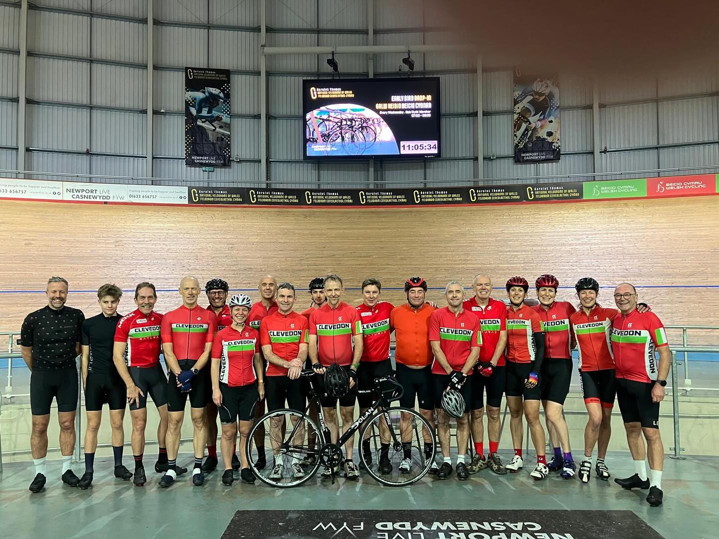 A little throwback to Dec 22nd - does feel a while ago now 😬 - to a fab club track day at Newport velodrome.
Well done to everyone who came along with a real mix of track experience. A great session on the boards!
#trackday #cdrc #velodrome #clevedonanddistrictroadclub