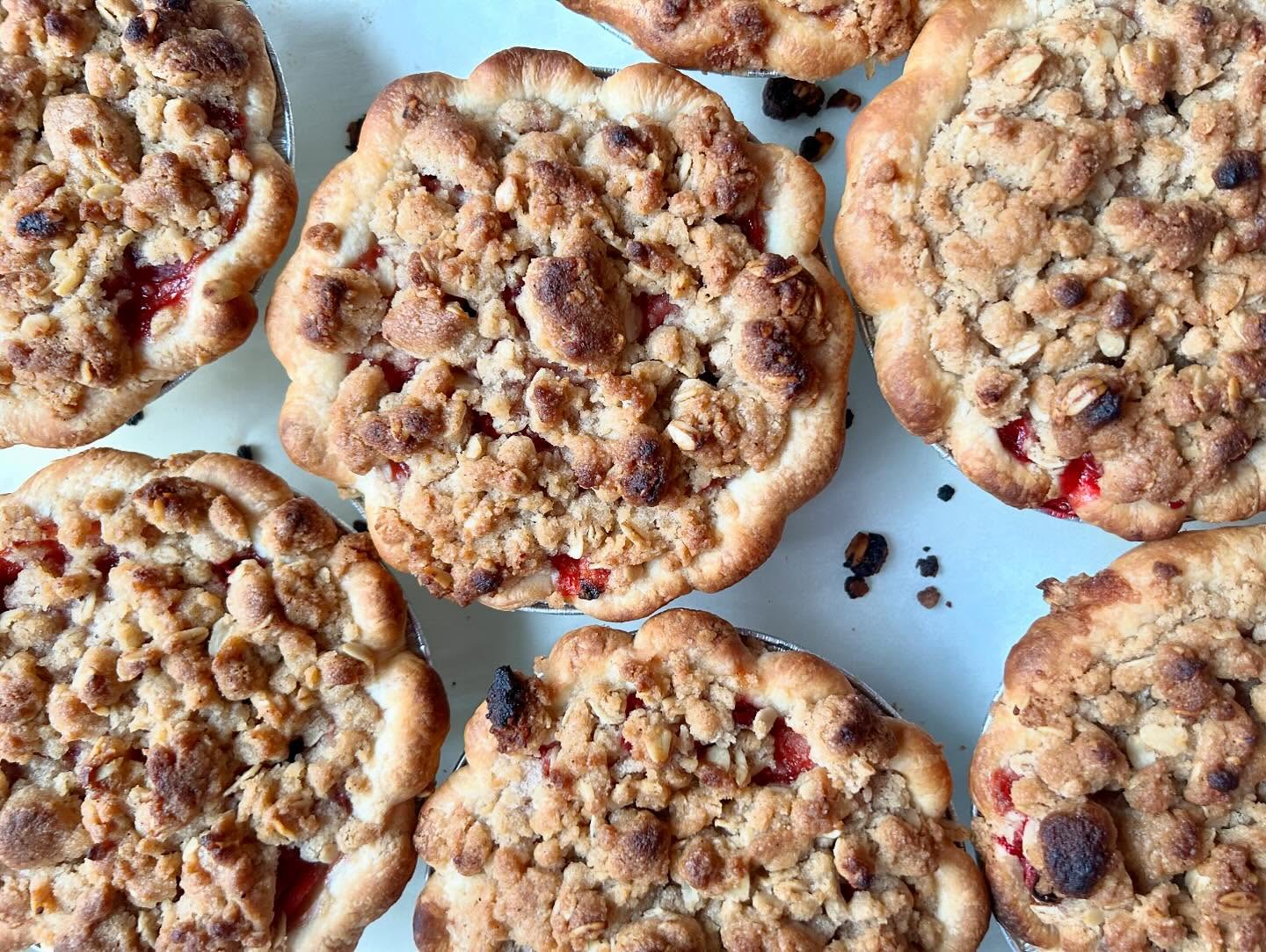 Festive pies @bexley_natural_market today! My new mince hand pie is made with local apples, homemade candied orange, organic dried fruit, warm spices, and a dash of @watersheddistillery apple brandy. It’s slow cooked for hours, then tucked into my all butter pie crust. I highly recommend giving it a try; if mincemeat pie has scared you away in the past (as it did me), this one is vegetarian and truly delicious! Plus I made mini apple cranberry pies with a brown butter oat crumble, and my sweet little snow friends, who are just trying to make the world a little brighter ⛄️
Holiday orders have closed, but I will be @grandviewheightsfarmersmarket on Sunday 10-1, and will drop off one more time before Christmas @bexley_natural_market on Monday evening 12/23. ❤️