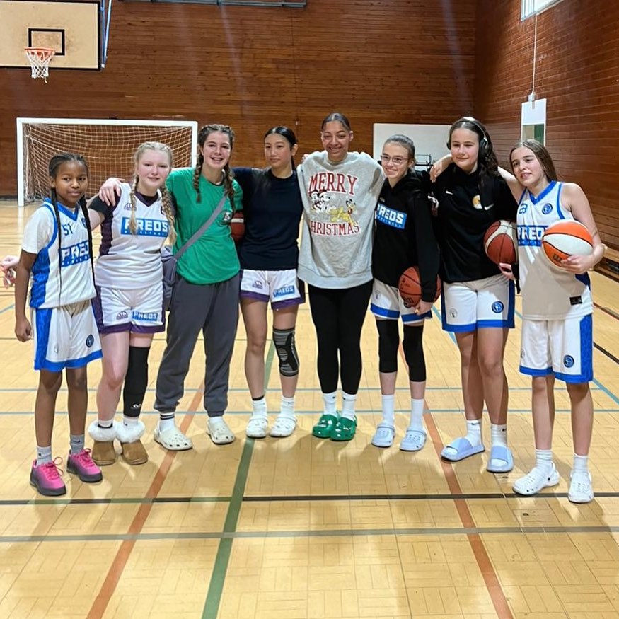 Our U14s girls were really fortunate to have @shanicesaraturner_performance of @wnblwolves visit to come watch their game Sunday, and offer some words of wisdom. Some very lucky ladies, Thanks Shanice for making their day 🙏⛹️♀️ @she_basketball
#letsgopreds #partofthepride #femaleballers