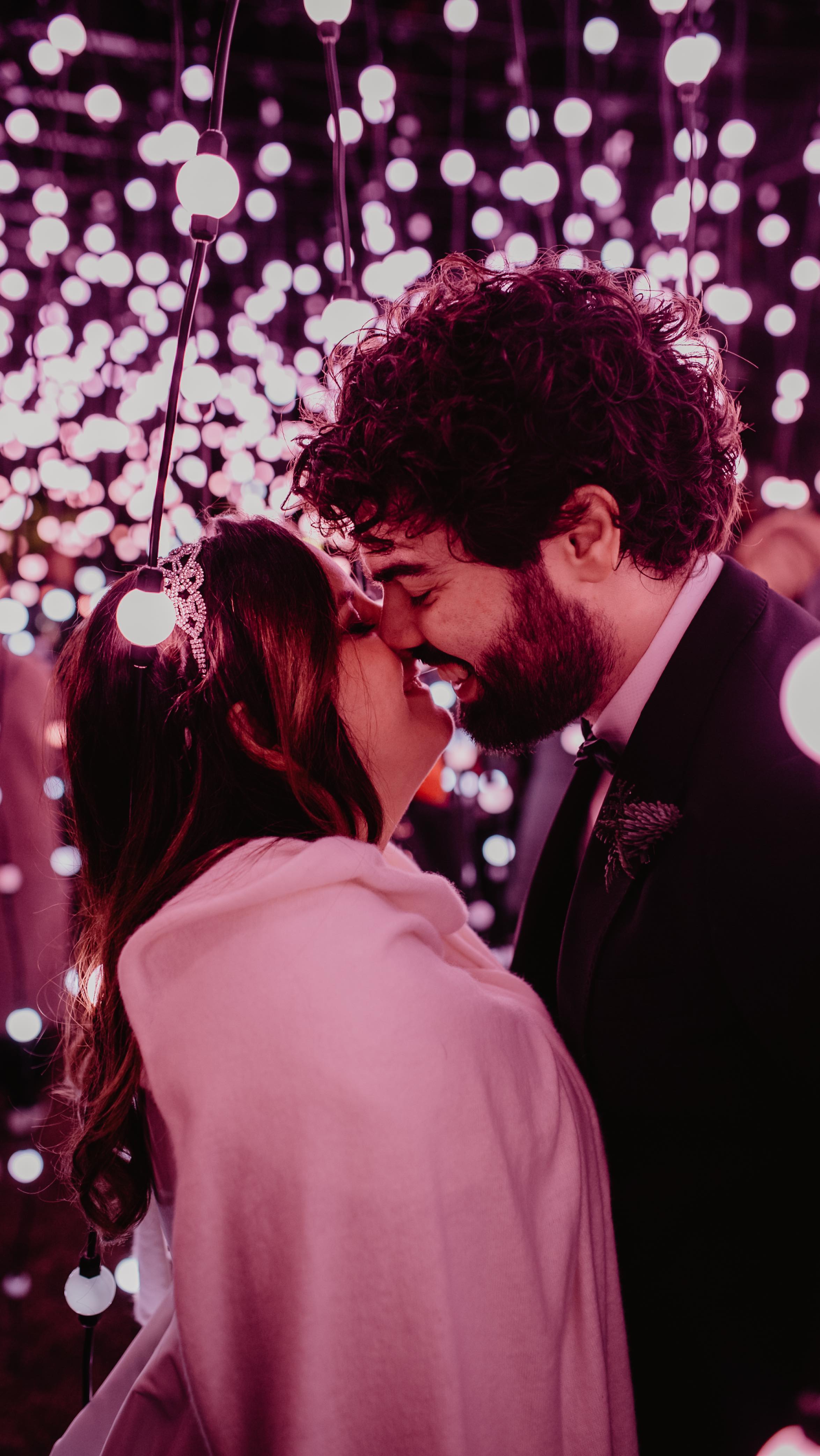 23 Dicembre, la data perfetta un magico #matrimoniodafavola sui tetti di Roma!
Alberi di Natale, lucine, palline personalizzate segnaposto, mini panettoncini, candele ovunque e tanto tanto amore🤍
Uno dei nostri matrimoni più amati, perché chi si sposa in inverno osa ed il risultato non può che essere più che UNICO! 🎄❄️✨
@noviaweddings
@inbiancoenero_wedding
@paolarossifiori
@cristalcatering
@tuscanlab
@fabianamilza
#noviaweddings #matrimonioinvernale #weddinginrome #destinationweddingrome #weddingplanneritaly #wedding2025 #wedding2026 #bridetobe2026 #magicwedding #candlesetting #italyweddingplanner #matrimonioroma #lanternaroma