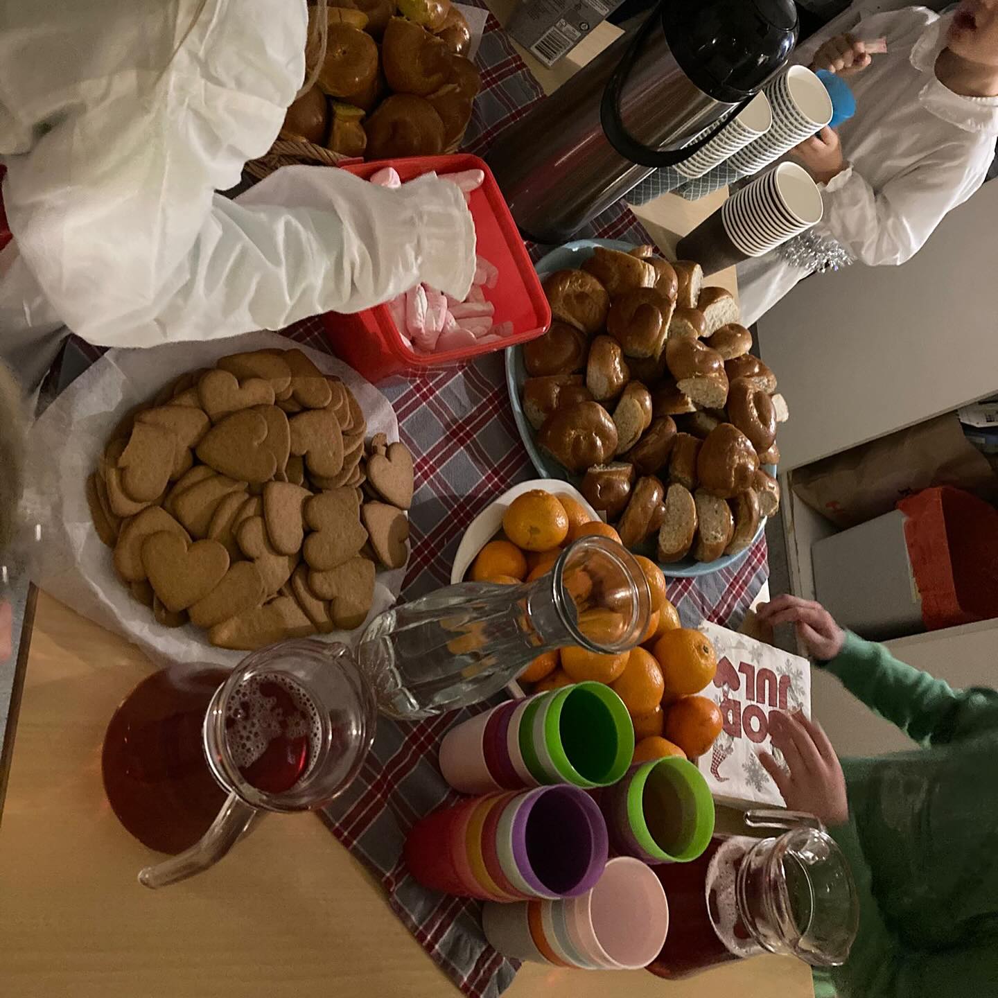 🎼🖼️🎭 Stora barnen besökte Kullavikskyrkan i början av veckan där personalen dramatiserade vad som hände i slutet av december för över 2000 årsedan.
Både ”Småbarnjulkrubban” och fikat 🥰 var väldigt uppskattat!
Kul med utflykter!
#förskolaikungsbacka #föräldrakooperativethedenhös