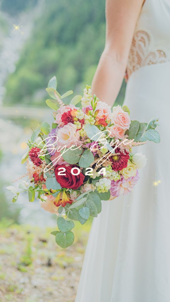 Bye bye 2024✨
Merci pour cette superbe année remplie de projets, de couples magnifiques, et de rencontres.
Merci particulier à nos couples d'amoureux qui nous ont choisi pour les accompagner sur ce jour si important.💖
-------
Merci aux professionnels du mariage croisés tout au long de cette formidable saison: salles de réception, traiteurs, photographes, fleuriste, vidéastes, ...
je ne saurais faire la liste sans en oublier malheureusement mais j'espère vous recroiser en 2025💖.
Place à 2025. 🥳
Je vous souhaite comme à moi, de relever tous les défis, d'évoluer, et d'être aligner avec vos valeurs.
A très vite
Élodie
#2024 #2025bride #2025 #frenchalpsweddingplanner #frenchwedding
#frenchalps #bridetobe #brideandgroom #2025trends