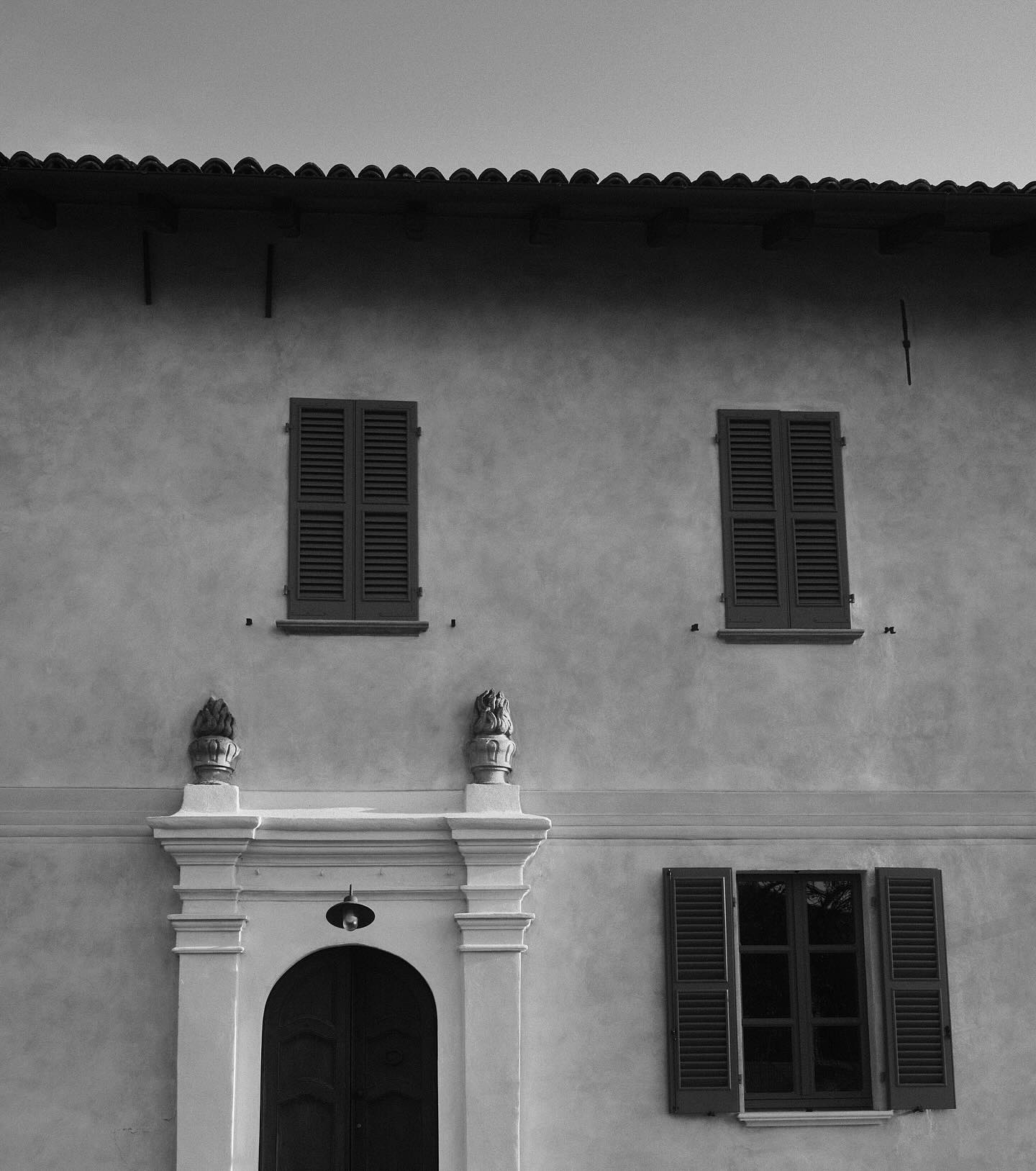 Buon Natale from all of us at Castello di Vaglio Serra! 🎄✨🧑🏼🎄
The Castello is taking a little winter rest and will reopen its doors on March 1st, but our booking office is always here to help you.
Wishing you and your loved ones a magical Christmas and a joyful start to the new year. We can’t wait to welcome you back in 2025 🇮🇹🫶🏼