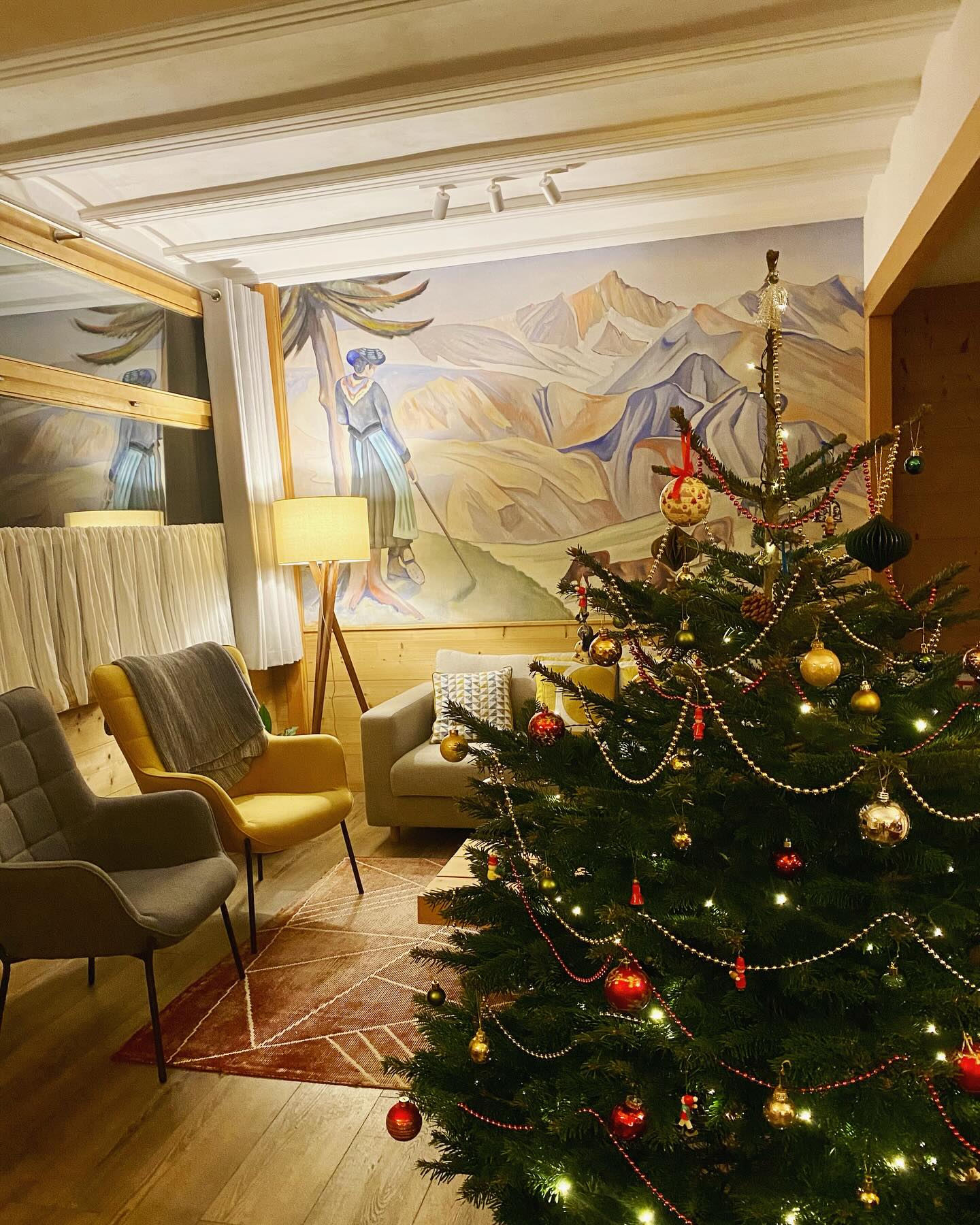 Joyeux Noël 🎄 ⛷️ 🥂
#christmas #christmastree #whitechristmas #christmasski #skiholiday #chaletholiday