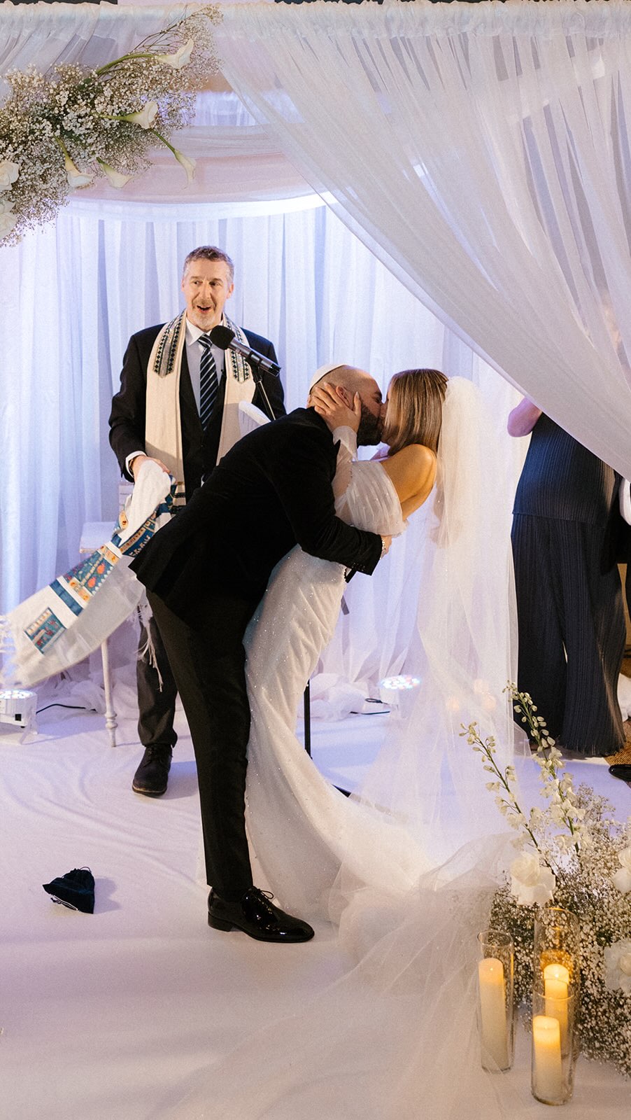 That’s a heck YES. ✔️
J+J tied the knot at @alpineskiclub at the start of December and it couldn’t have been a more magical winter wedding. ❄️🤍
📸: @jaclynrothweddings
🎥: @unbound_vision
🌿: @fireandflora.co
🎀: @urbanhairspa
🍲: @menwithknivescatering
💫: @dancefloordynamics
🤳: @rothmedia.ca
💄: @sambrewesbeauty