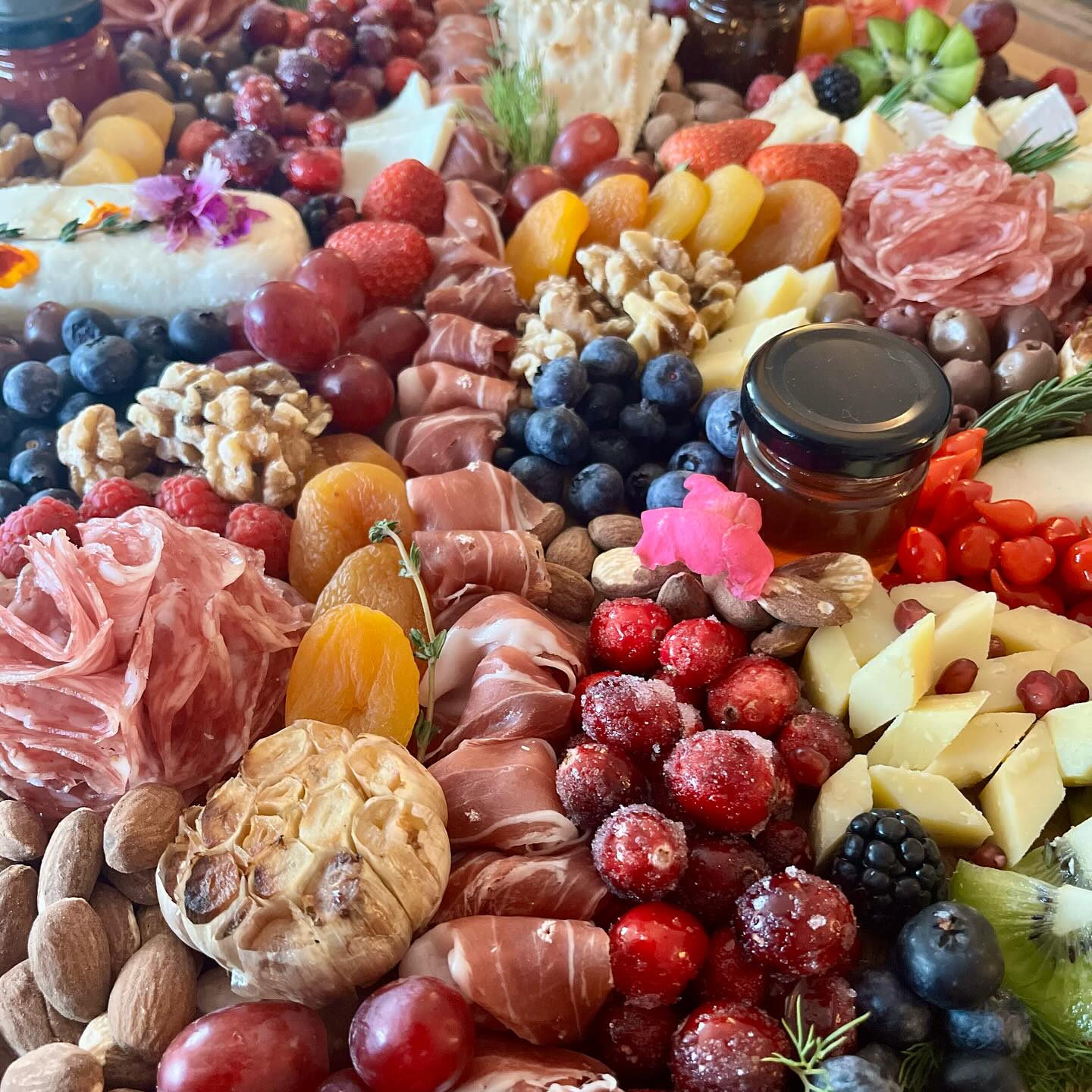 Wishing everyone an abundance of love this holiday season!
#mangiamo
#charcuterie #charcuterieboard #grazingplatters #grazingboard #grazingtable #grazing #graze #salumeria #austin #salume #italian #charcuterietable #formaggio #cheese #glutenfree #keto #paleo #foodporn #grazingboxes #foodie #antipasto #antipasti #atx #atxfoodie #austincharcuterie #italianfood #grazingboards #atxfood #latavolatx