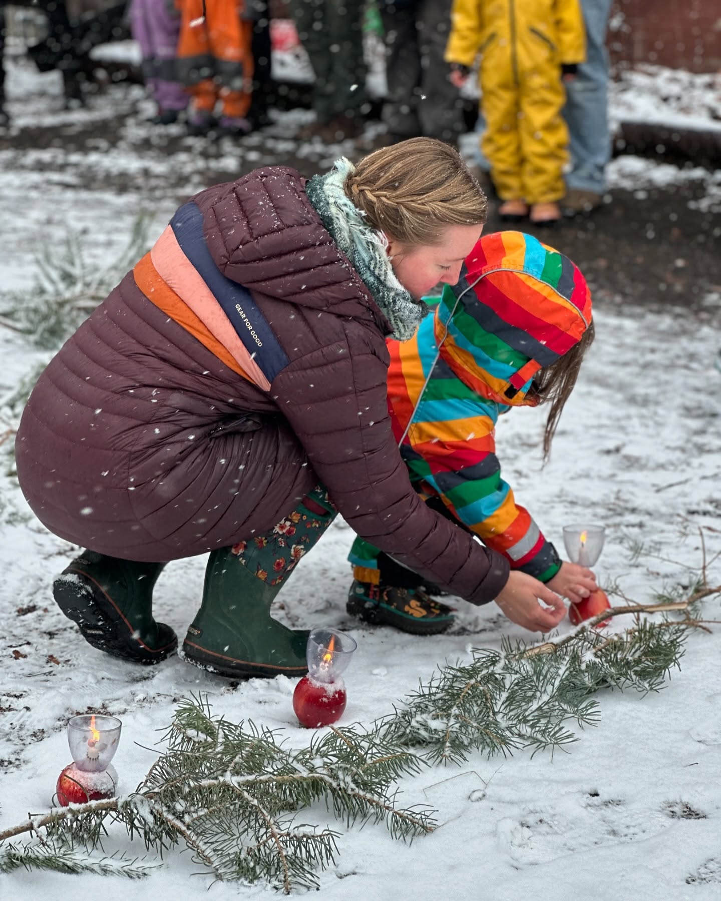 Happy winter solstice! ❄️ Here are some scenes from our solstice spiral, candle making, sun bread baking, salt art, and more! 🕯️
#ellwangerbarrynurseryschool #waldorf #waldorfeducation #waldorinspired #naturebasedlearning #earlychildhoodeducation #rochester #rochesterny #rochesternewyork
