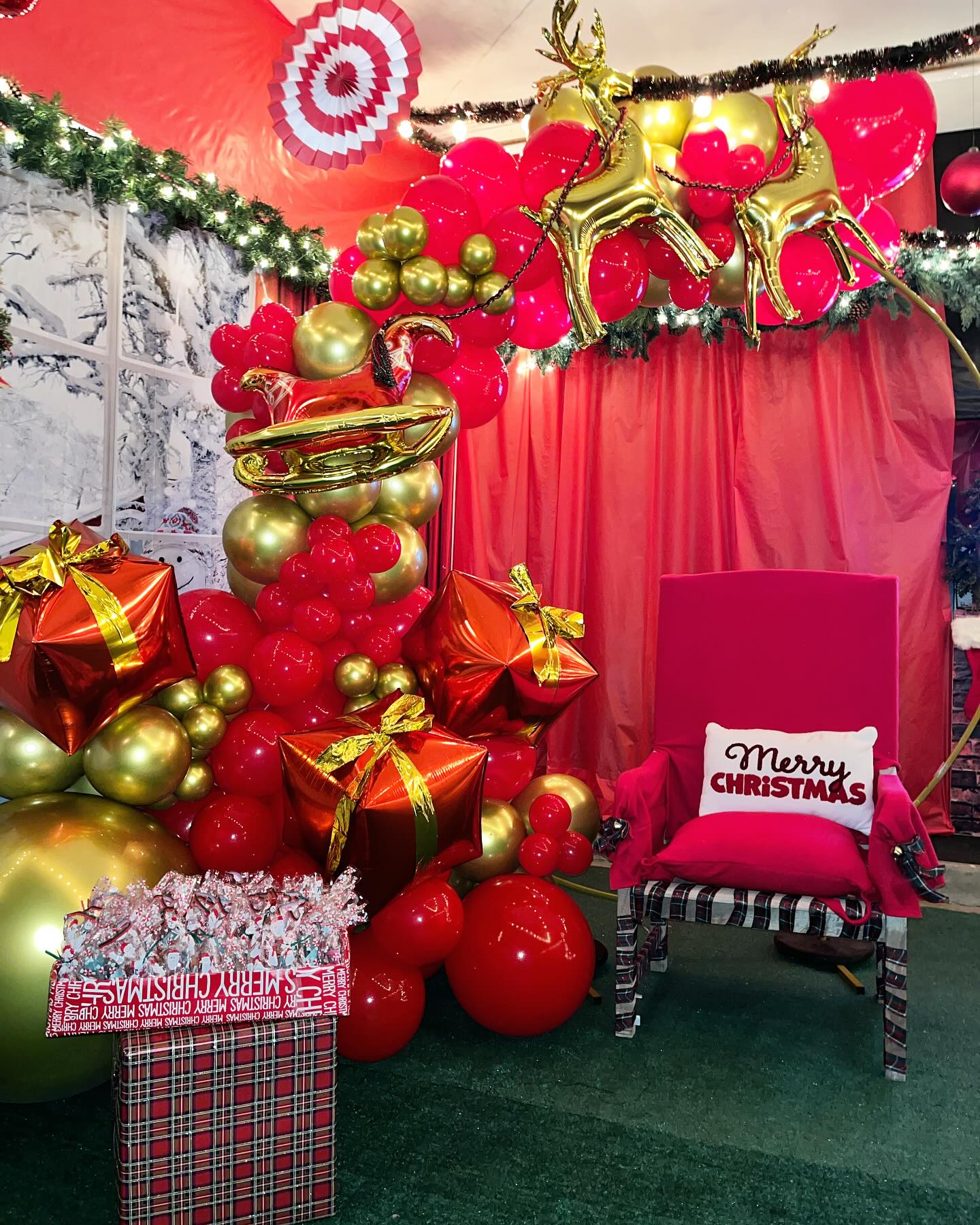 Back again with our annual Cookies & Cocoa with Santa! 🎅🎄
•
•
•
•
•
#christmasballoons #santaballoons #christmasparty #holidayballoons #holidayparty #santaclaus #balloondecor #balloonarch