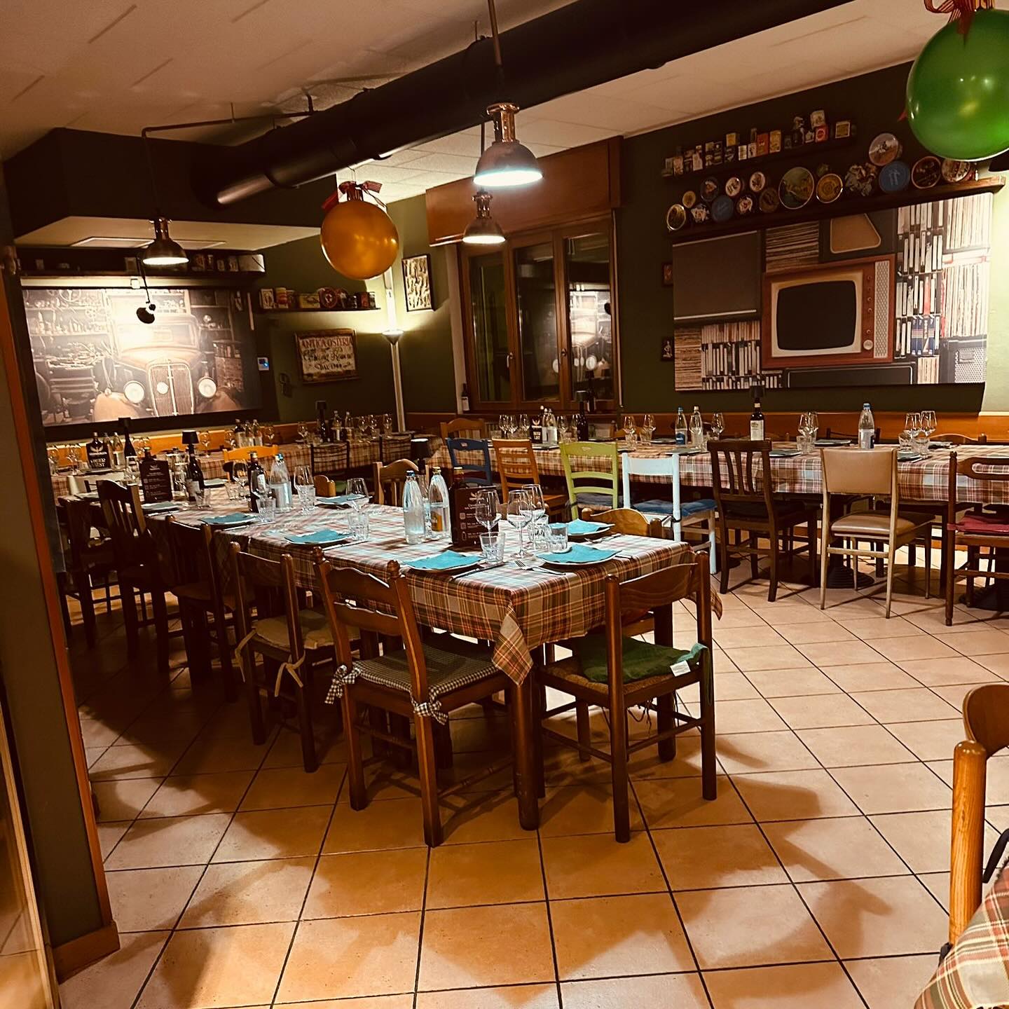 Il calore delle feste si respira #daRossino: tavole pronte, dettagli curati e un’atmosfera natalizia che avvolge ogni momento. 🎄✨
Venite a trovarci per vivere insieme la magia del Natale! ❤️
#CascinaRossino