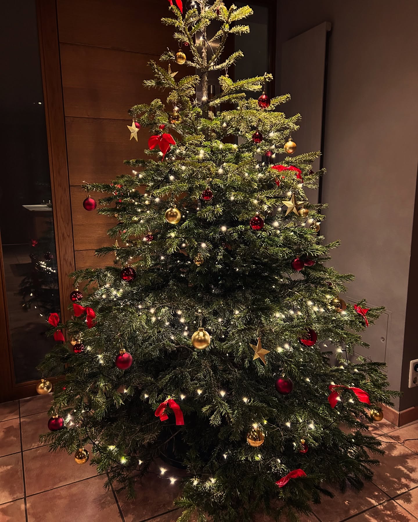 Aktuelle Öffnungszeiten in unseren Stuben! 🎄🌟
23.12.2024 Geschlossen
24.12.2024 Geschlossen
25. & 26.12.2024 Ausgebucht | Bar geschlossen
27. - 29.12.2024 Mittags & Abends geöffnet
30.12.2024 Geschlossen
31.12.2024 Ausgebucht | Bar geöffnet
01.01.2025 Neujahrsbrunch von 8:00 - 14:00 Uhr
02.01.2025 Geschlossen
03.01.2025 Ab 17:30 Uhr geöffnet
Wir freuen uns auf euren Besuch! ✨
#Feiertagsöffnungszeiten #finedining #Weihnachten #silvester #neujahrsbrunch #wertheim #bestenheiderstuben