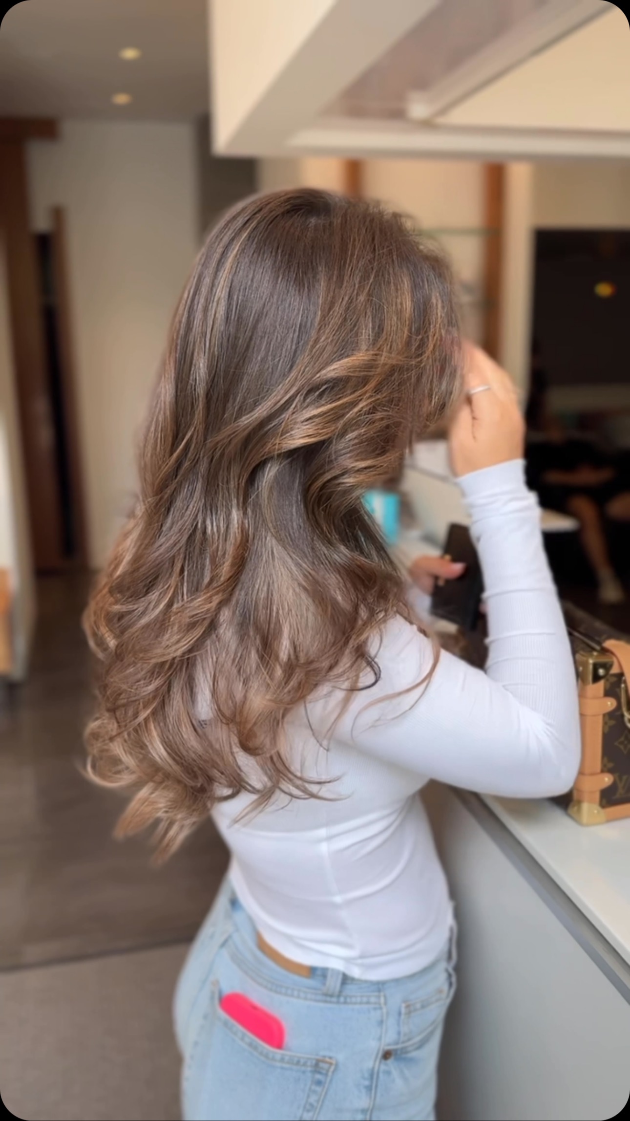 Blonde Balayage Hair Inspo
honey caramel balayage with soft, bouncy waves
#mochabalayage #HairTransformation #SoftWaves #BalayageExperts #HairInspo #YorkvilleHair #Bouncyhair #igoravibrance #typ #honeyblonde