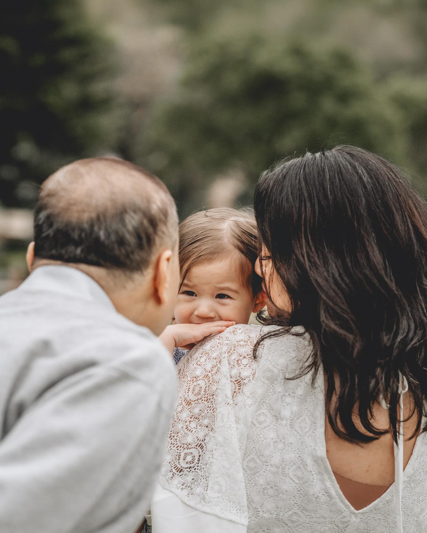 Bringing extra warmth to Hong Kong’s chilly weather with pictures from my photoshoot with Loretta’s family. Wishing everyone an early Merry Christmas! 🎄