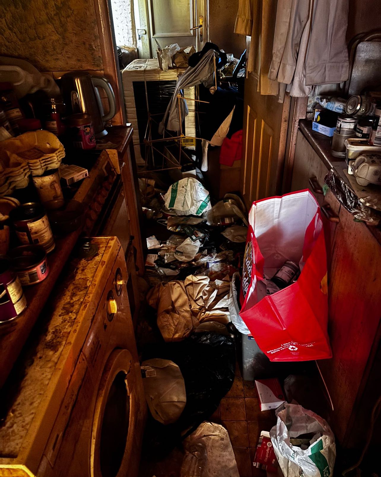 🌟 **Hoarder Cleaning Services – Clear Your Space, Clear Your Mind!** 🌟
Are you or someone you know struggling with clutter? Our professional hoarder cleaning service is here to help! We understand that decluttering can be overwhelming, but you don’t have to do it alone.
**What We Offer:**
- Compassionate and non-judgmental assistance
- Customised cleaning plans tailored to your needs
- Safe and responsible disposal of unwanted items
- Organising solutions to create a functional space
**Why Choose Us?**
- Experienced and trained team members
- Respect for your privacy and belongings
- Commitment to creating a clean, organised environment
- Flexible scheduling to accommodate your timeline
**Take the First Step:**
Don’t let clutter control your life any longer. Contact us today for a FREE consultation and let us help you reclaim your space!
📞 07543810994
📧 info@hdprofessionalcleaning.co.uk
🌐 www.hdprofessionalcleaning.co.uk
✨ **Clear your space, clear your mind!** ✨