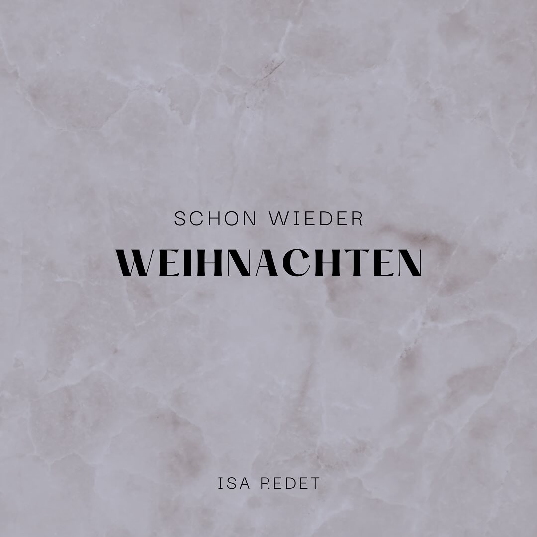 Was ein Jahr und mein erster Post seit Langem. Nicht, weil ich keine Lust habe oder weil nichts passiert. 2024 war eher davon geprägt, dass so viel gleichzeitig passiert. Urlaube, Leichtigkeit, eine neue Wohnung, Lachen, Zeit mit Familie und Freundschaften. Aber auch multidimensionale Krisen, Krieg, Trauer und richtig viel Stress. All das darf zusammen und zeitgleich existieren und für viele ist auch Weihnachten dieses Jahr anders, als das davor. Weil jemand Neues dazu gekommen ist, weil jemand fehlt, weil man allein ist oder unter Menschen. Weil keine so richtig ausgelassene Stimmung aufkommen will, wenn man die Nachrichten sieht oder weil man sich gerade mehr denn je auf eine watteweiche Weihnachtszeit freut. Ich wünsche Euch daher, dass ihr gut zu euch seid. Dass ihr die Zeit gestalten könnt, wie ihr es für richtig haltet. Weihnachten ist ein Brennglas, das alle vorhandenen Gefühle verstärkt. Und es dürfen auch einfach nur Tage sein, die vorbei gehen. Schöne und schwierige oder alles gleichzeitig. Seid gut zu Euch. 🫶🏻 Frohe Weihnachten. Schöne Feiertage. Baldwiedervorbei!
#freierednerin #freierredner #freiezeremonie #freietrauung #liebe #weihnachten #weddinginspo #hochzeit #hochzeit2025 #2024 #braut #bridetobe #verlobt #love #inspo #darmstadt #hessen #isaredet #christmas
