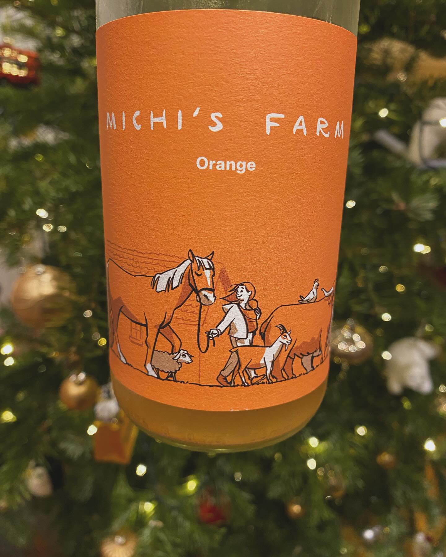 Tastier than Clarkson’s Farm. Exquisite match for mince pies 🥧. Papaya, marmalade, tangerine dream 🍊.
#weinviertel #mgvonsol #michisfarm #orangewine