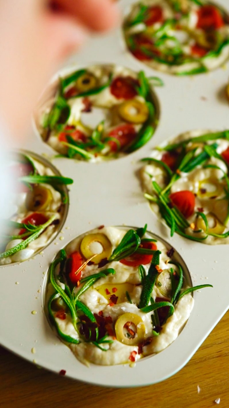 Focaccia Wreaths š²āØ
Comment āfocacciaā for my focaccia recipe. Once the dough is ready, all you need to do is divide it up into little balls, poke a hole in each, and place into a donut pan. The dimpling and decorating part is the same - just as mini versions. Enjoy! š«¶
#focaccia #baking #bread #veganrecipes