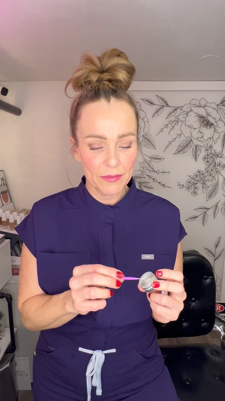 FIX IT AND FORGET IT with our brow gel ✨
@brow_werx