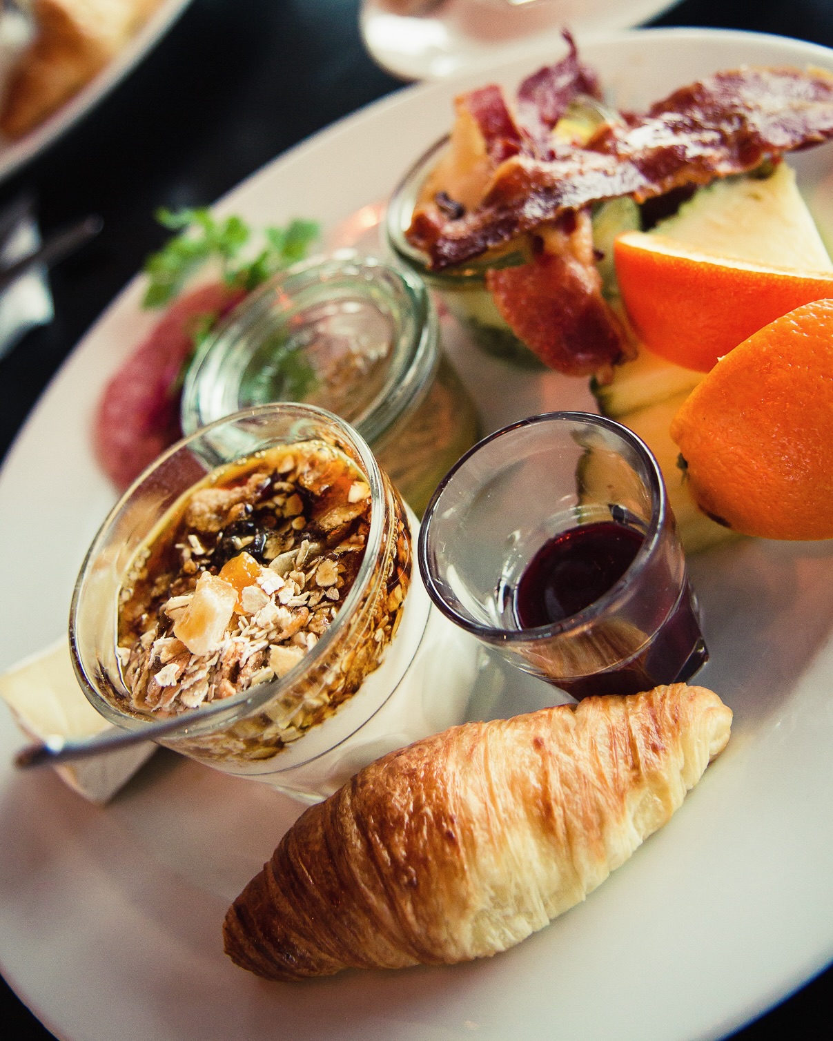 Großer Neujahrsbrunch am 01.01.2025 von 9 - 14 Uhr 🤩 Genießt ein vielfältiges Frühstücksbuffet mit Weißwurst & Brezel, Vitello Tonnato, gebeiztem Lachs und vielen weiteren Leckereien. Unser hauseigener Secco und frische Säfte sind ebenfalls im Preis von 34 € p.P. enthalten.
Bis 16 Uhr feiern wir den Jahresbeginn zudem in unserer Cocktailbar 🍾🥂
Reservierungen unter www.bestenheider-stuben.de oder per Mail an info@bestenheider-stuben.de sowie telefonisch 09342/96540 ☎️
#newyearseve #neujahrsbrunch #frühstücksbuffet #leckereien #wertheim #bestenheiderstuben