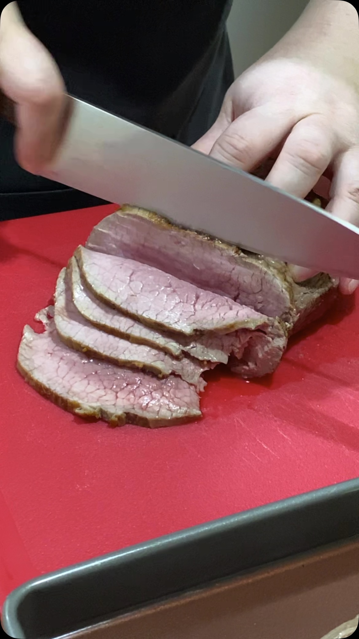 Vitello Tonnato incoming! (Featuring my stubby fingers 😂)
#italian #italiancooking #vitellotonnato #cucinaitaliana #italy #italiana #natale #buonnatale #cibo #ciboitaliano